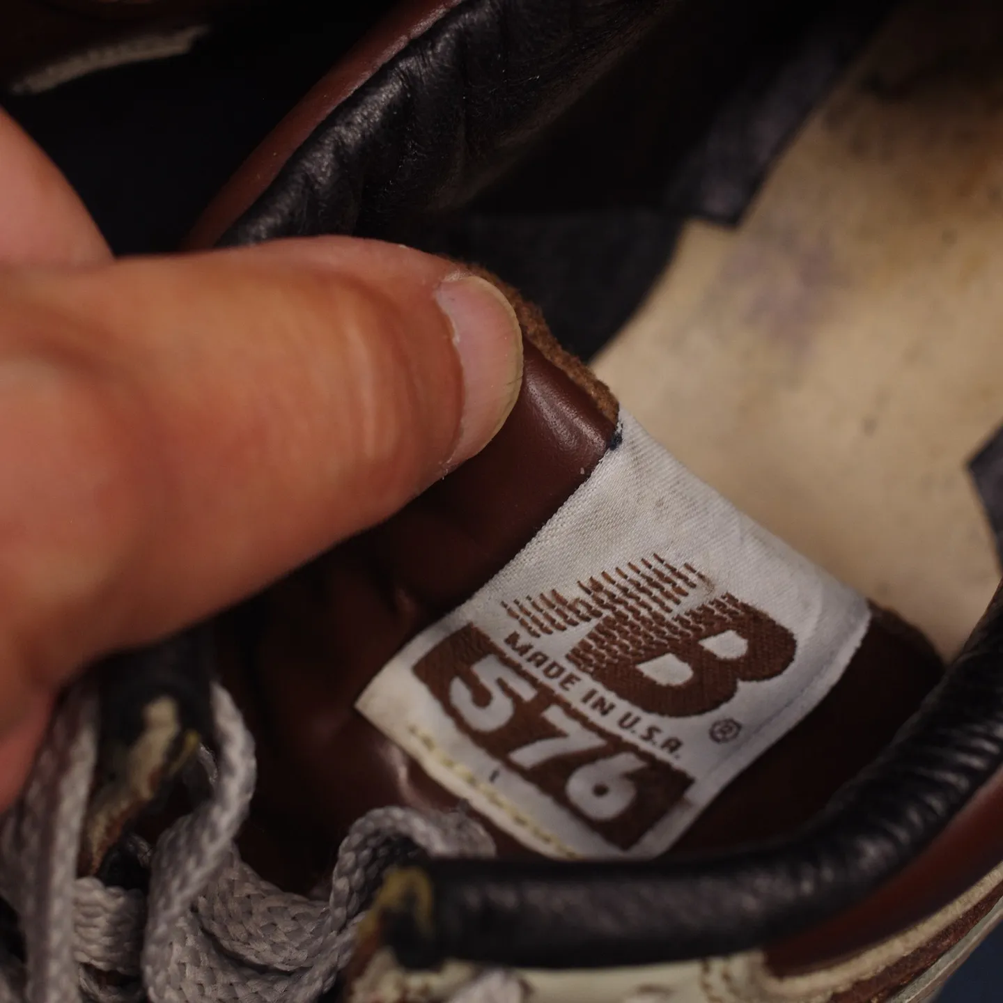 愛知県のN様よりお預かりしたニューバランス576の修理事例を...