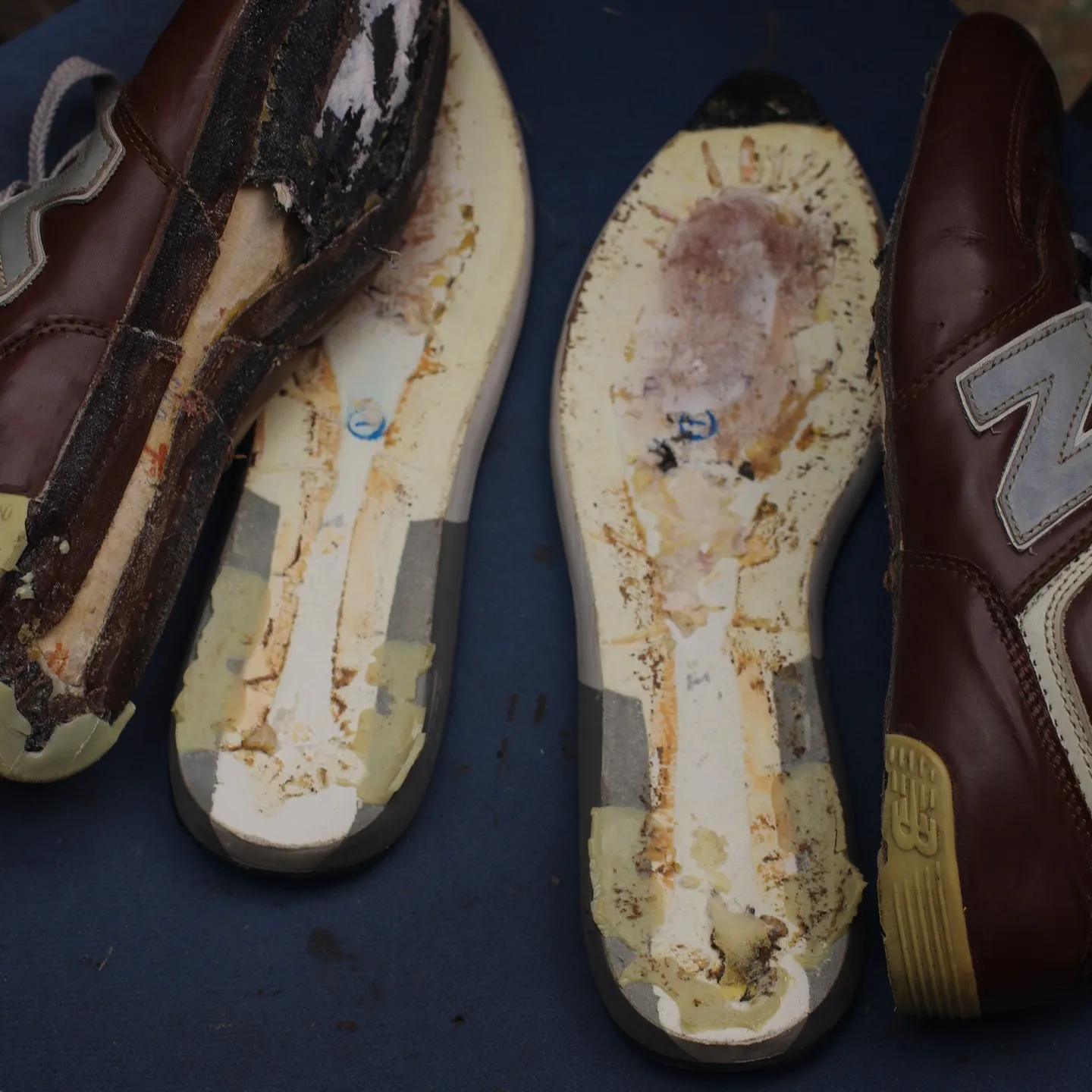 愛知県のN様よりお預かりしたニューバランス576の修理事例を...