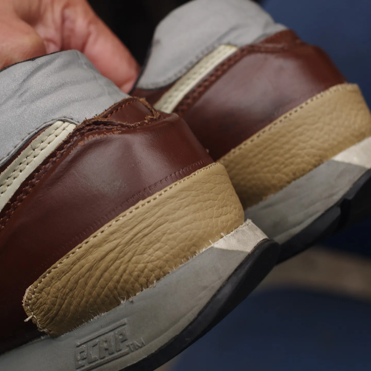 愛知県のN様よりお預かりしたニューバランス576の修理事例を...