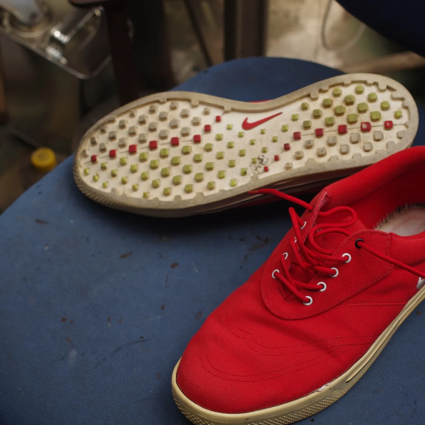 ソールへの交換修理でナイキスパイクレスソールの剥がれ修理と補強方法を詳しく解説