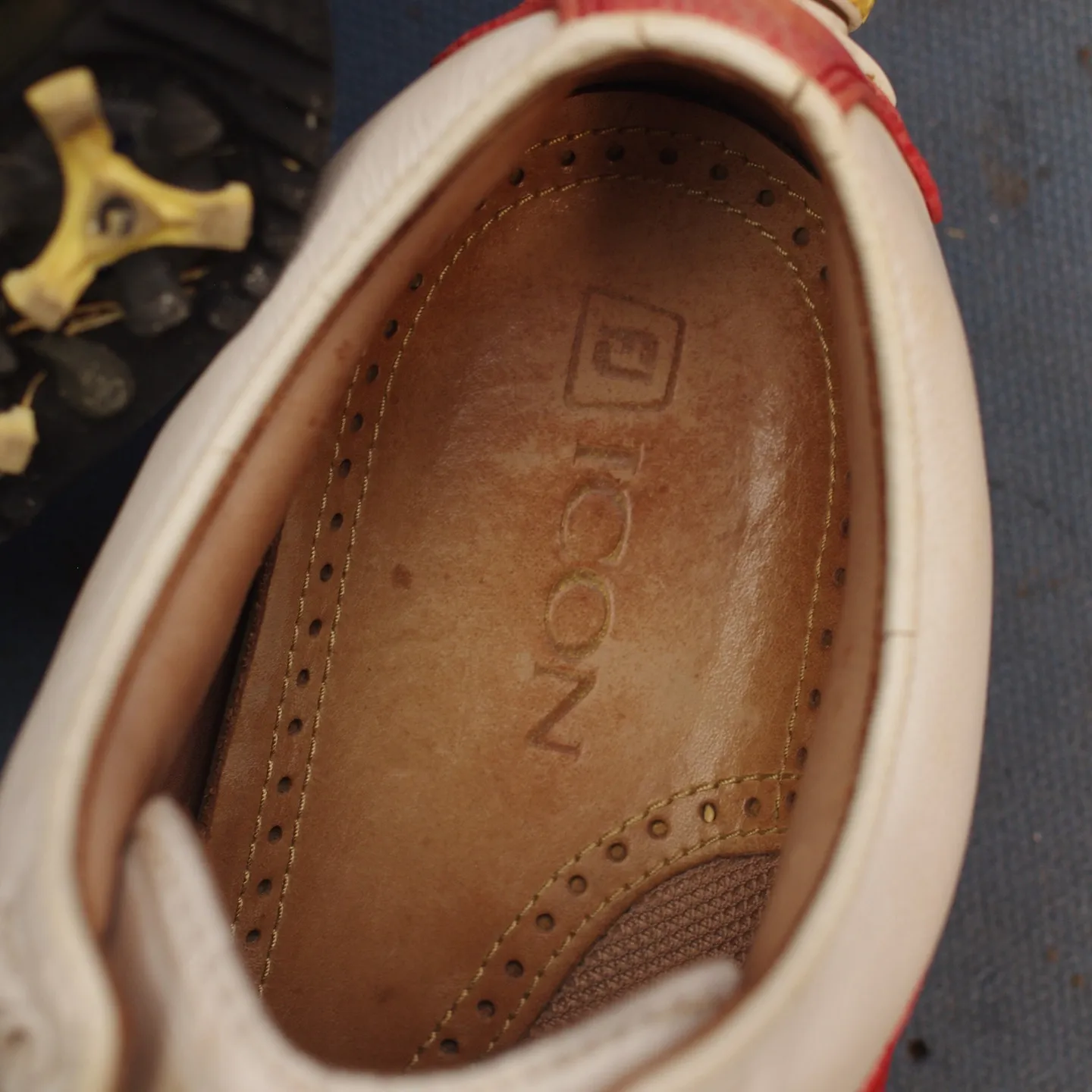 鳥取県のN様からお預かりしたフットジョイのアイコンモデル、ソ...