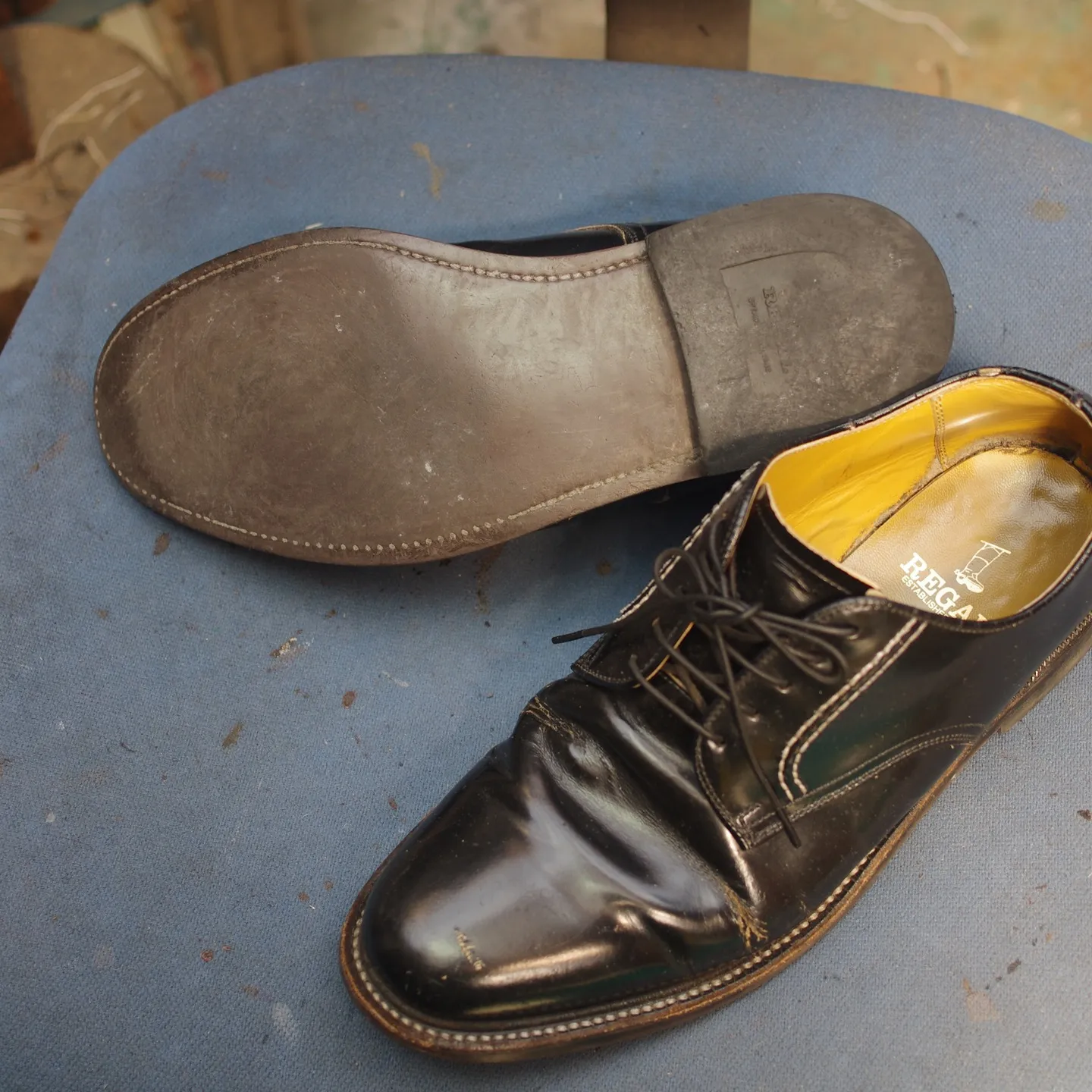 倉敷市にお住まいのI様よりお預かりしたREGALの紳士革靴、...