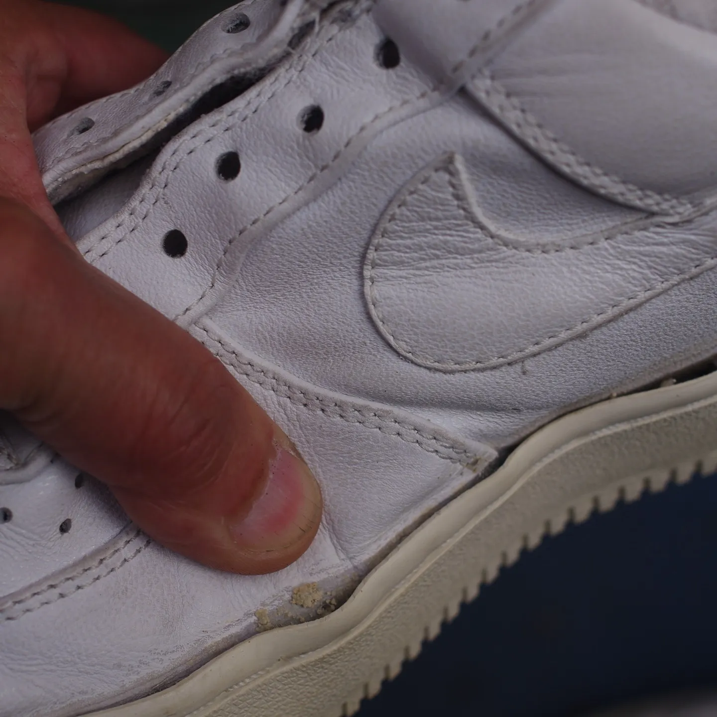 神奈川県　H様　ナイキエアフォースワン　ソール内クッションが加水分解したためEVAスポンジで交換