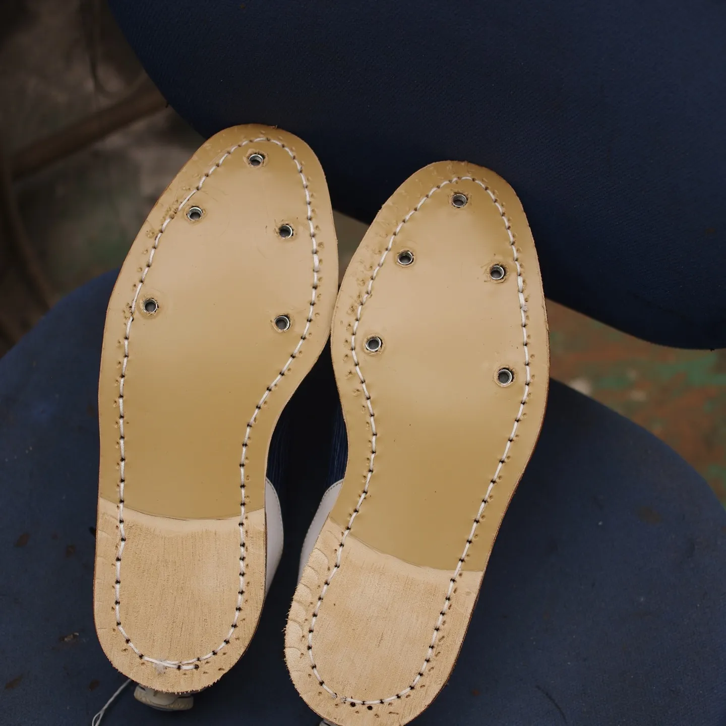 👞✨ 靴に新たな命を吹き込むお手伝いをさせていただきました！...