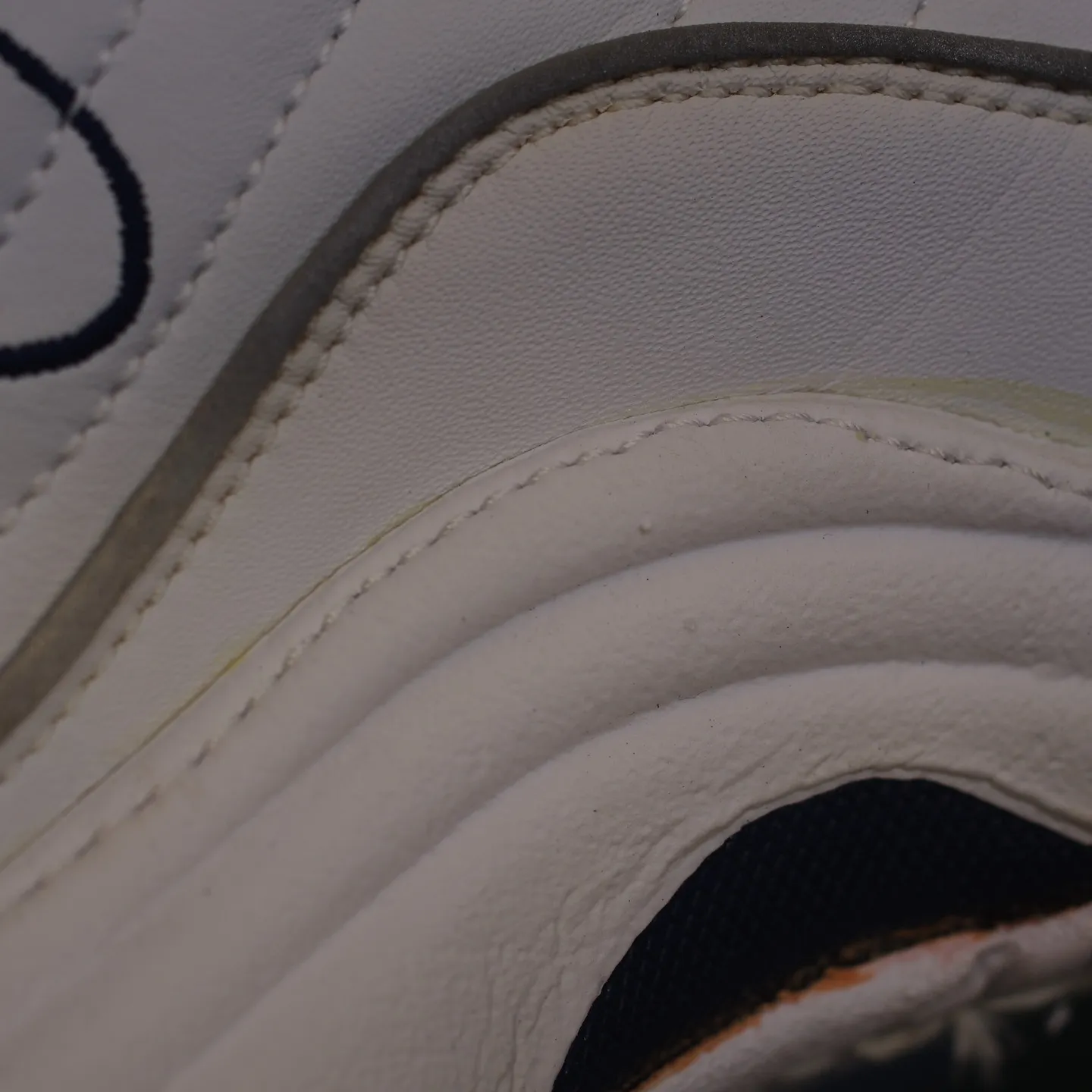 新潟県のW様のNIKEエアズームアップテンポの修理が完了しま...