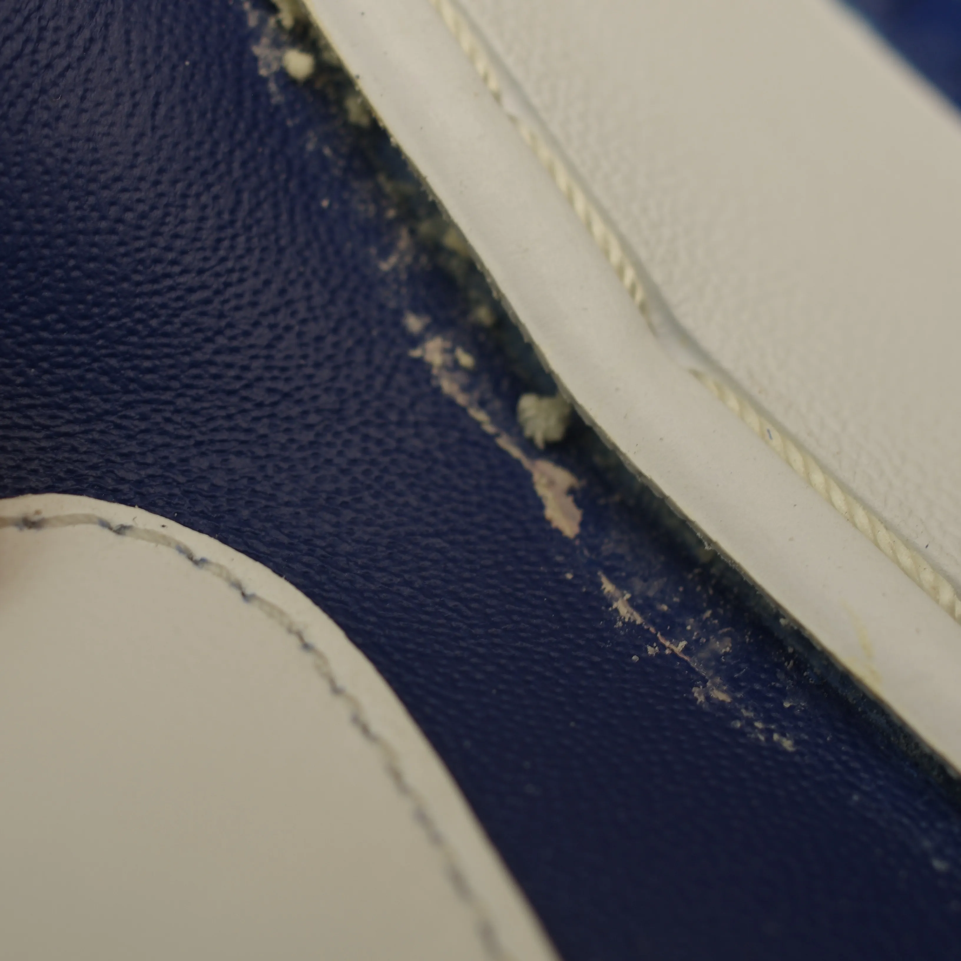 👟✨【NIKE AIR FORCE 1 ハイカット 加水分解...