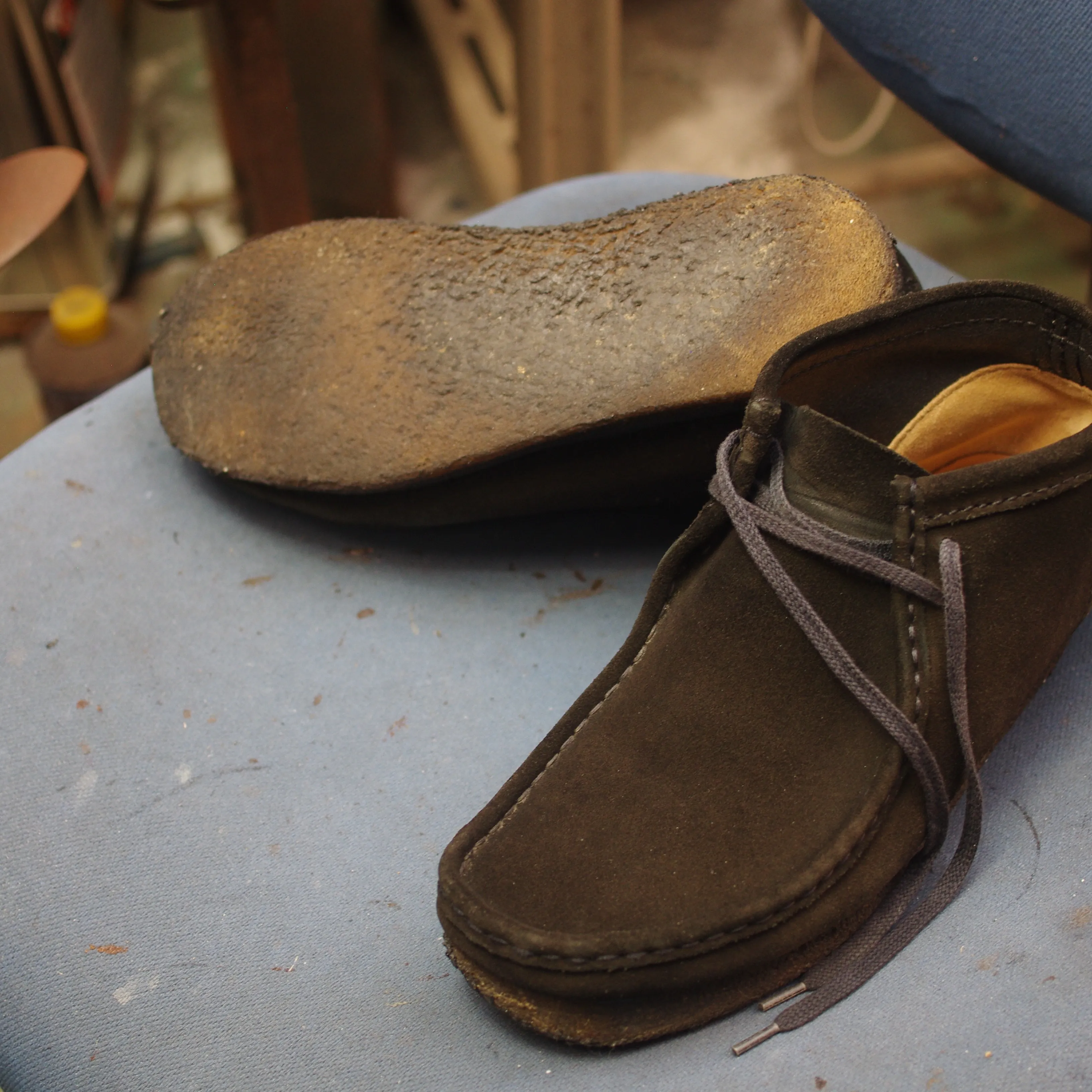 👞【Clarks ワラビーブーツ オールソール交換修理】👞