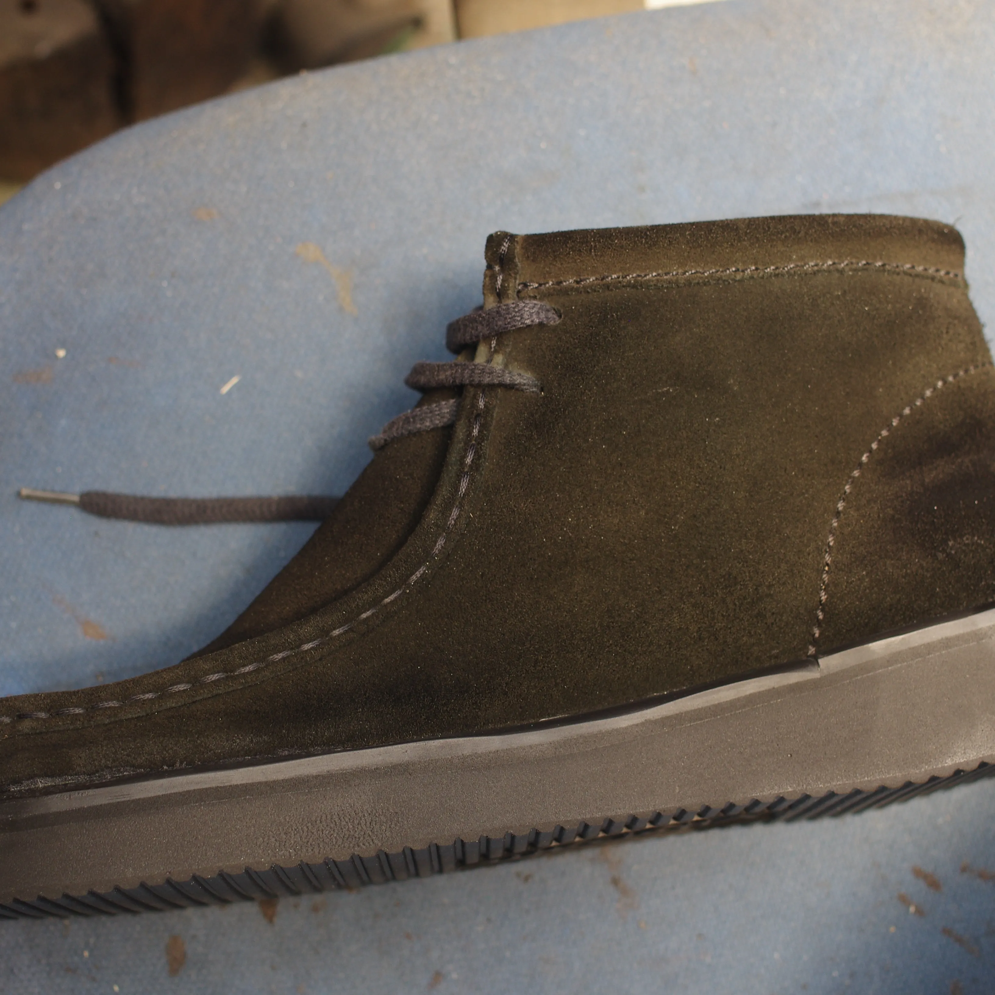 👞【Clarks ワラビーブーツ オールソール交換修理】👞