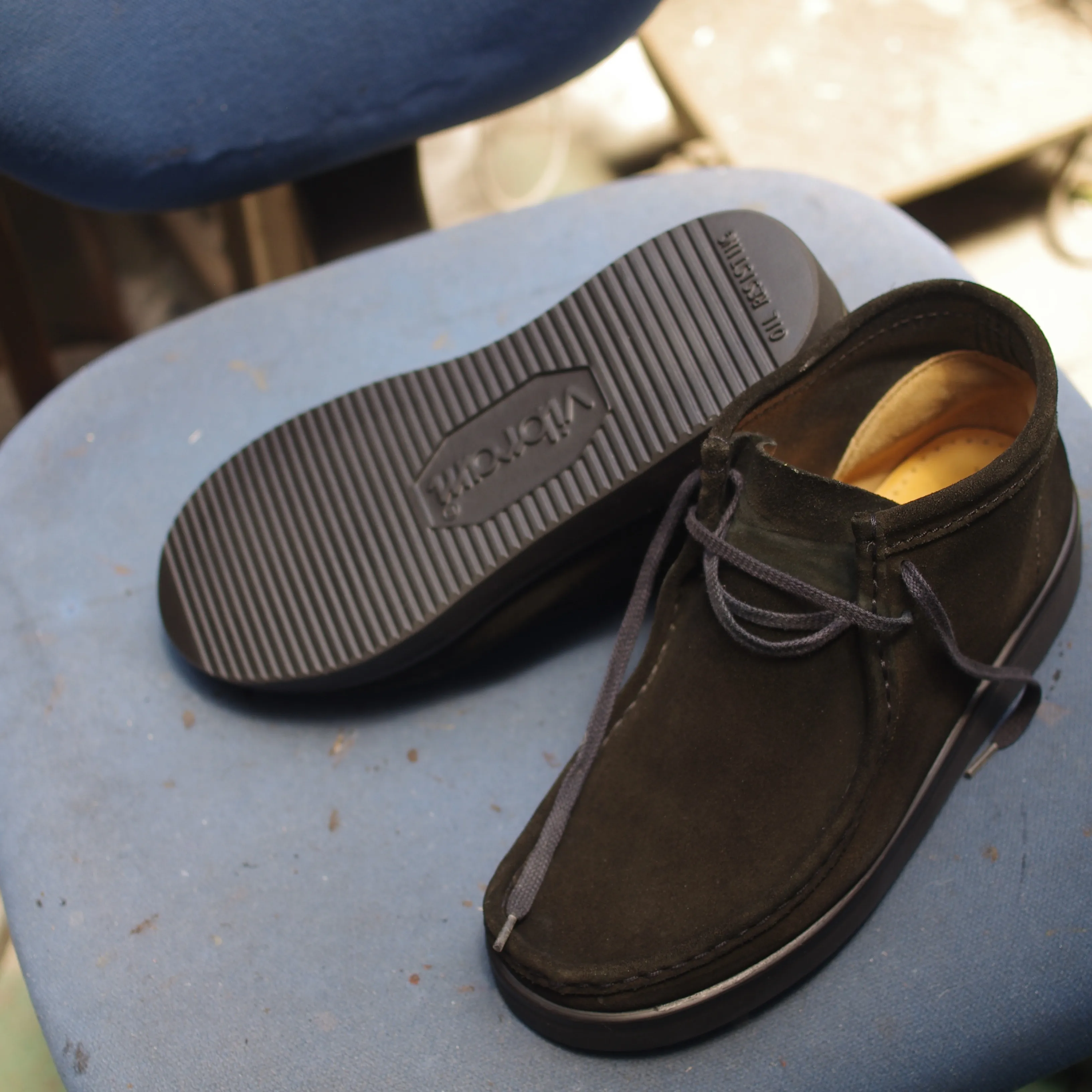 👞【Clarks ワラビーブーツ オールソール交換修理】👞