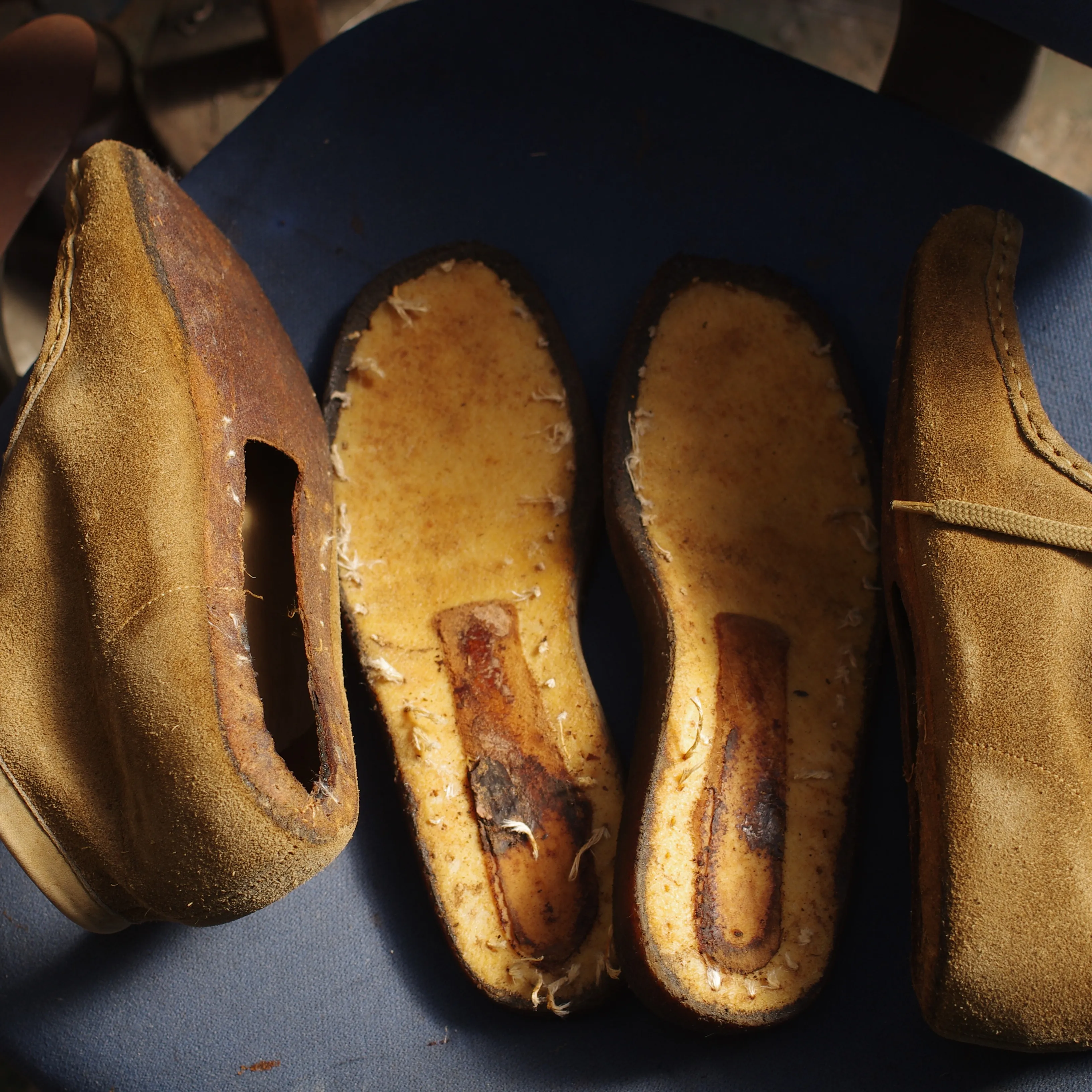 👞【Clarks ワラビーブーツ オールソール交換修理】👞