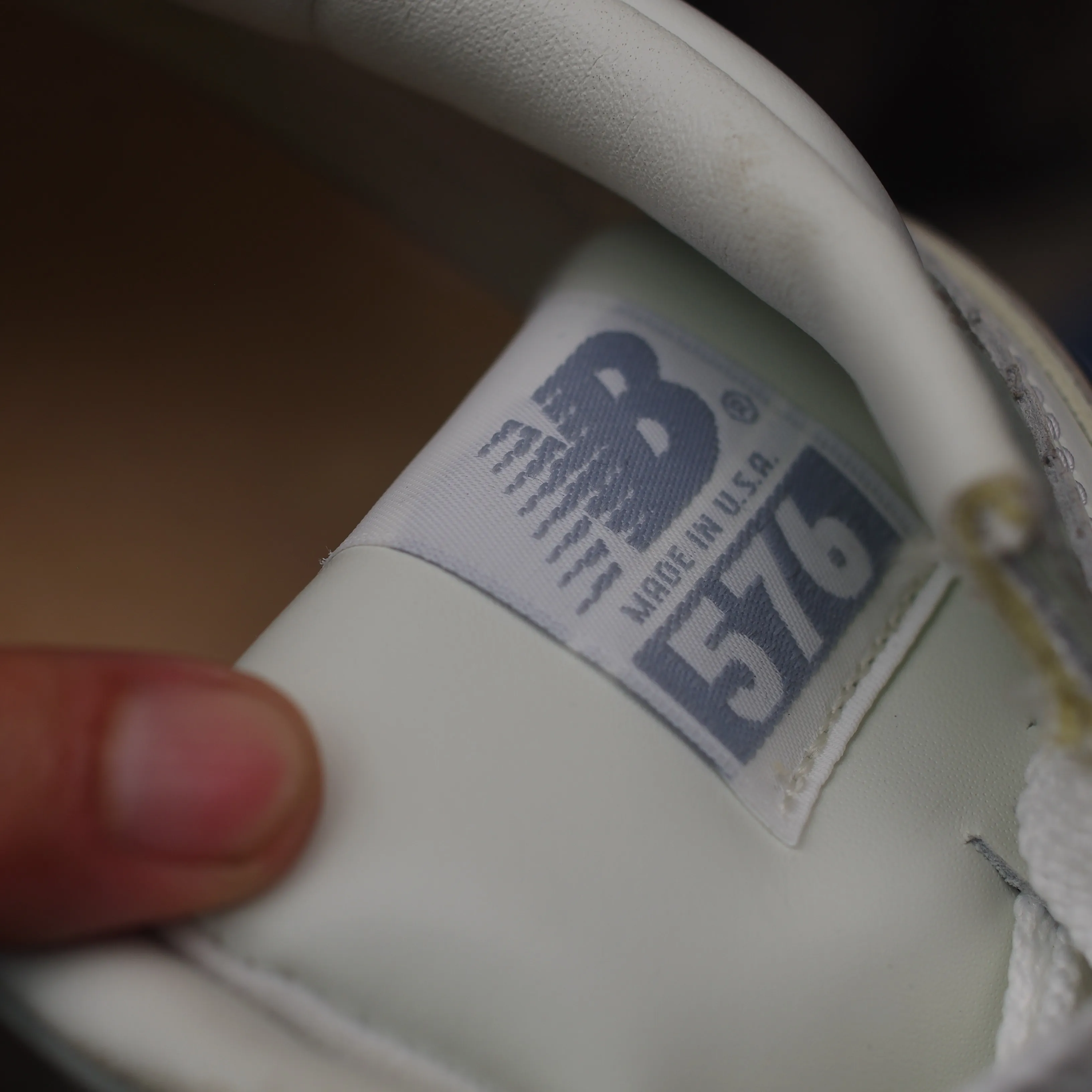 👟✨【New Balance 576 ヒールカップ交換修理】...