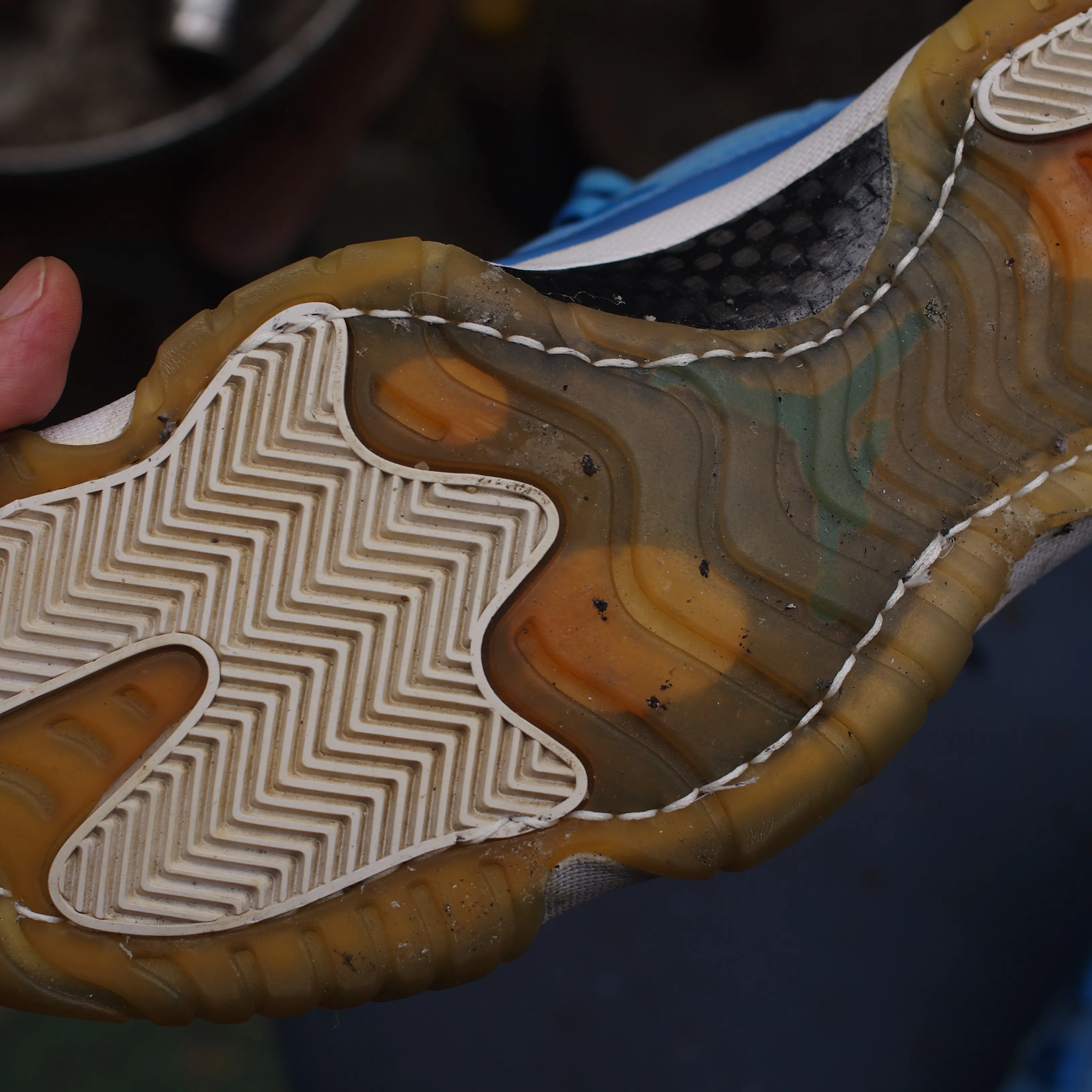 NIKE Air Jordan 11 のソール剥がれ修理👟