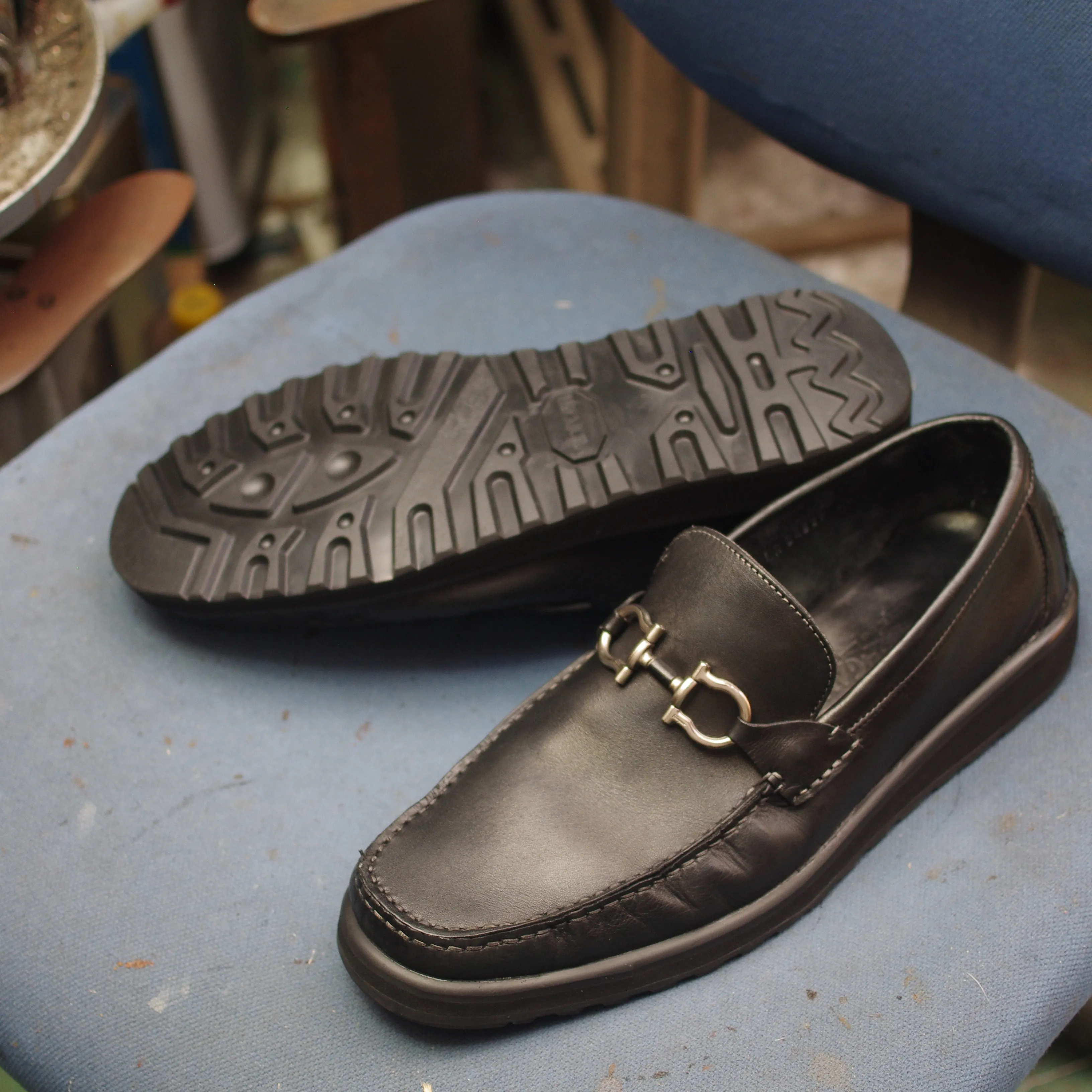 【Ferragamo ドライビングシューズ オールソール交換...