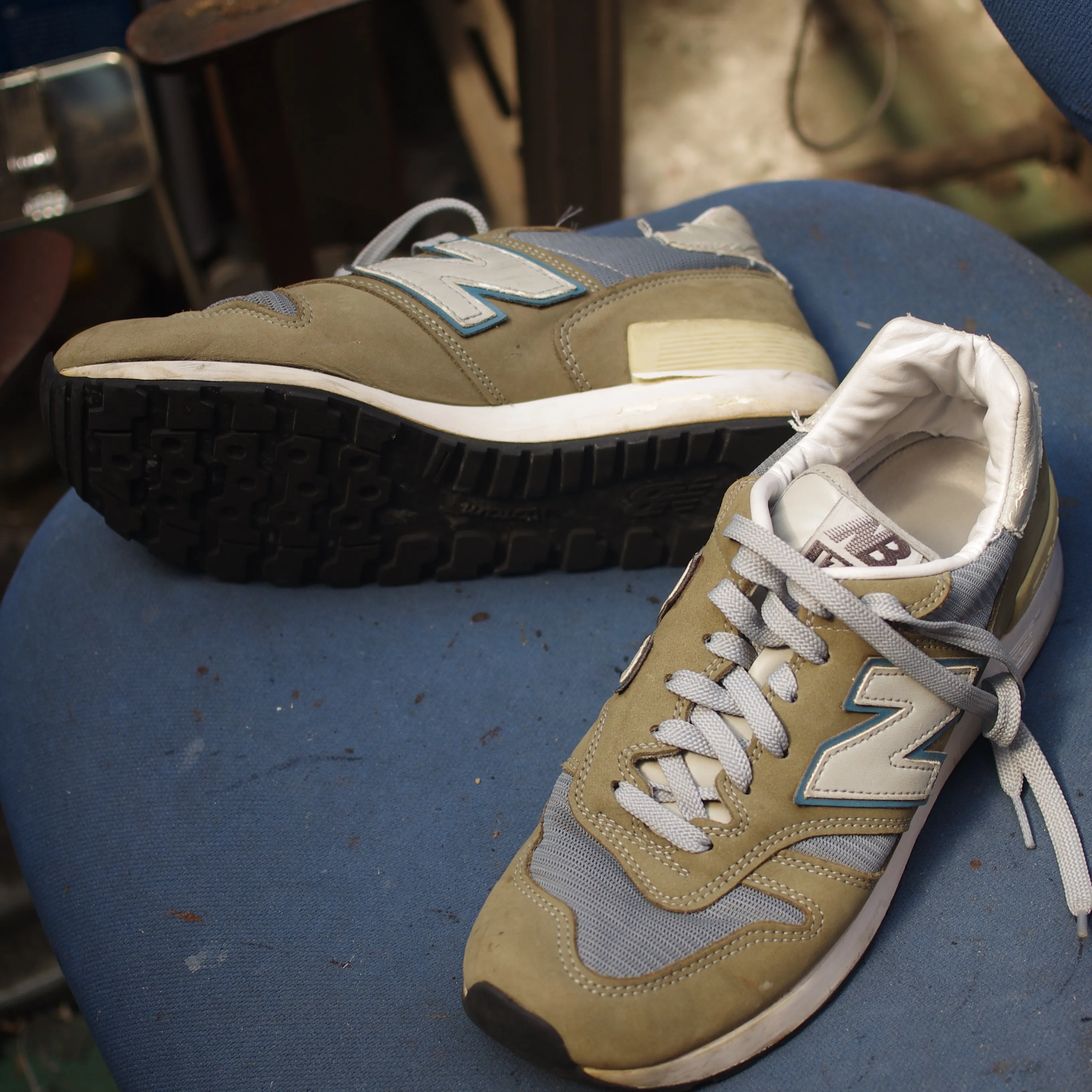 👟【修理事例｜New Balance 1300 オールソール...