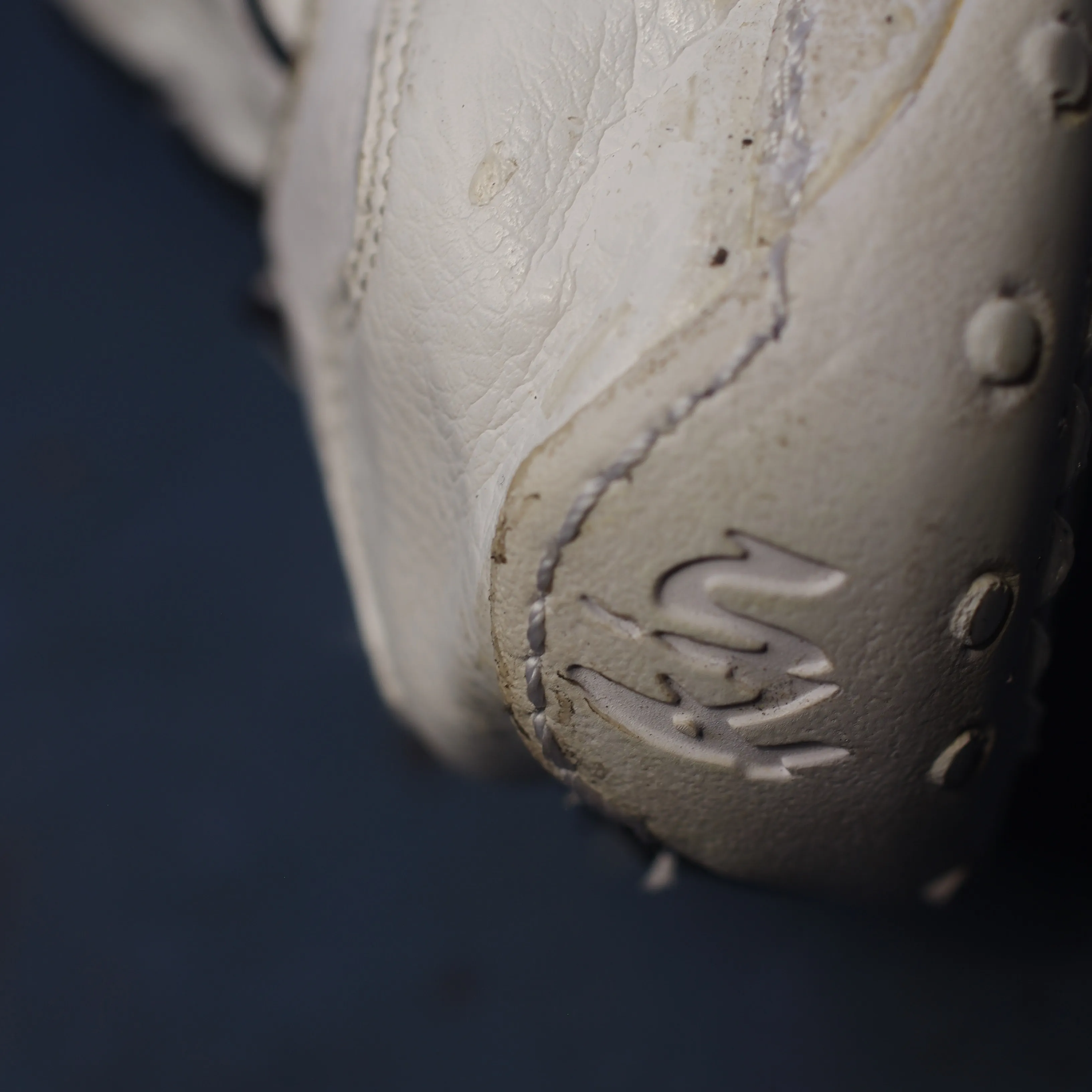 🏀NIKE エアズームフライトのソール剥がれ修理事例