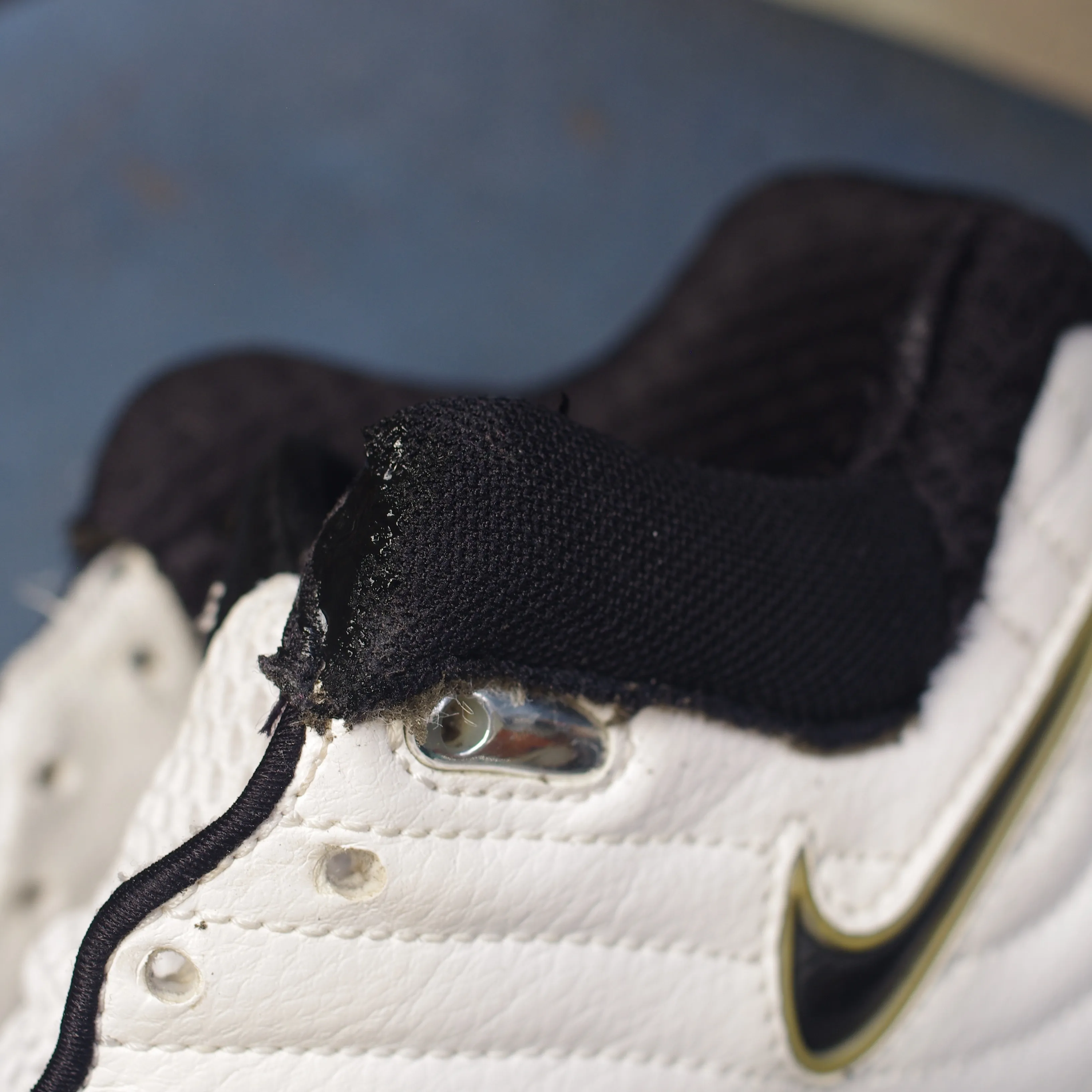 🏀NIKE エアズームフライトのソール剥がれ修理事例