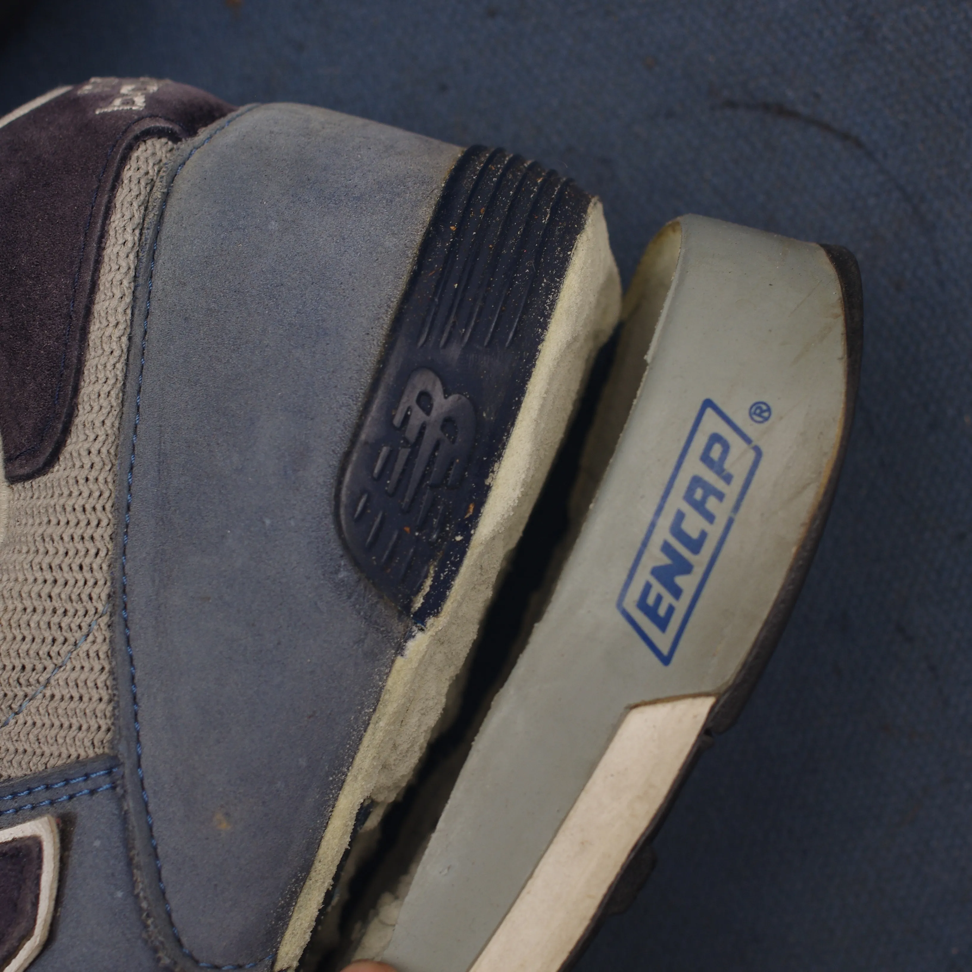 【New Balance 1300 加水分解修理｜ウェッジヒ...