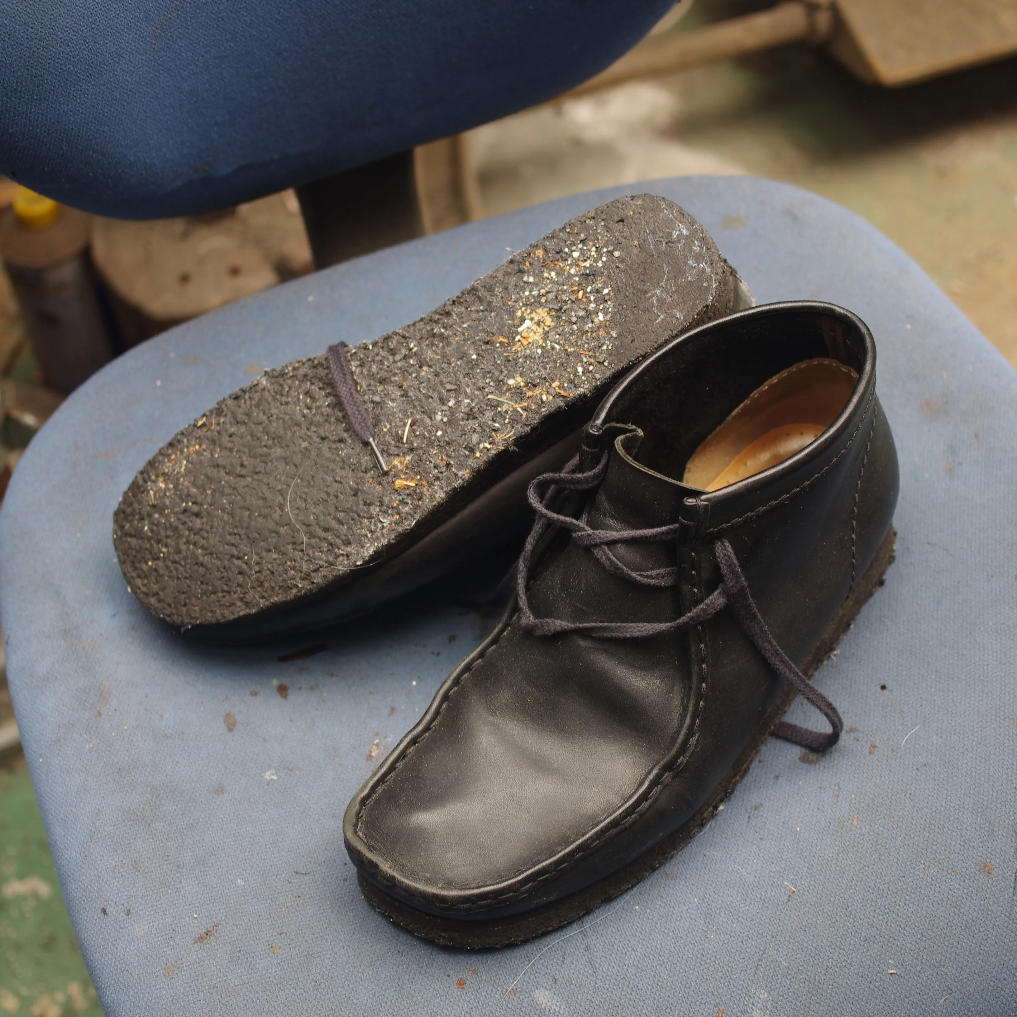 【Clarks(クラークス)ワラビーブーツ ソール交換修理|...