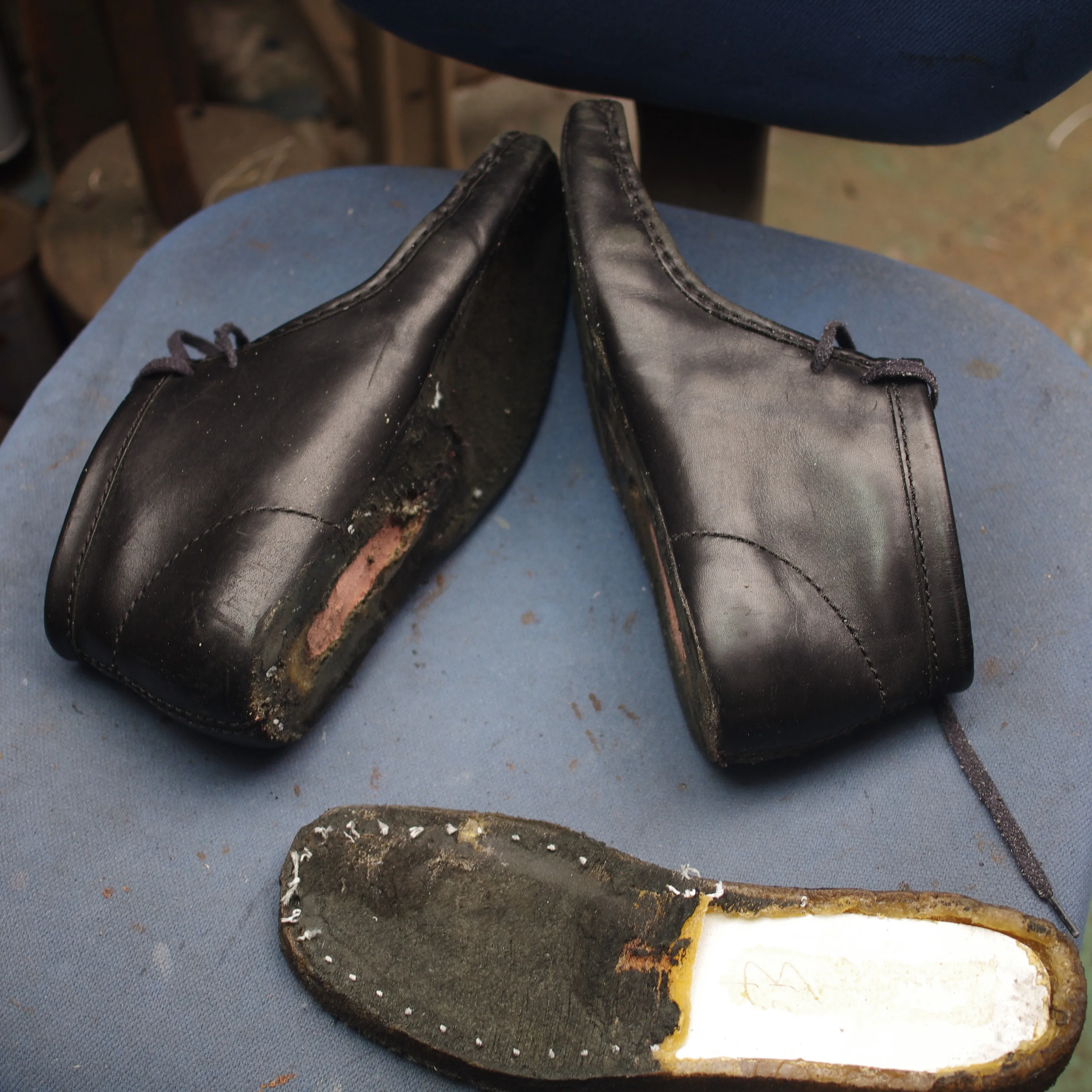 【Clarks(クラークス)ワラビーブーツ ソール交換修理|...
