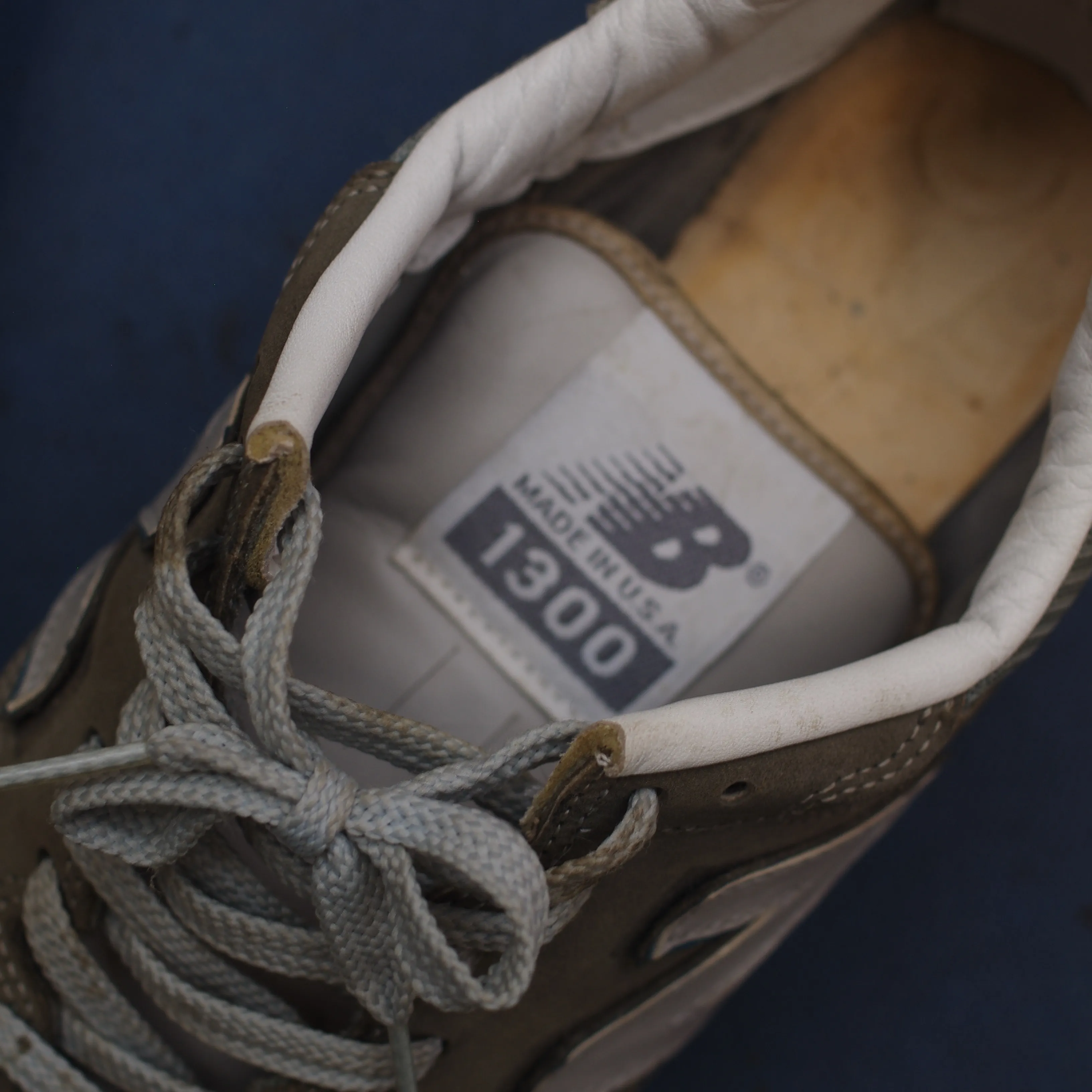 【New Balance 1300 加水分解修理・ミッドソー...
