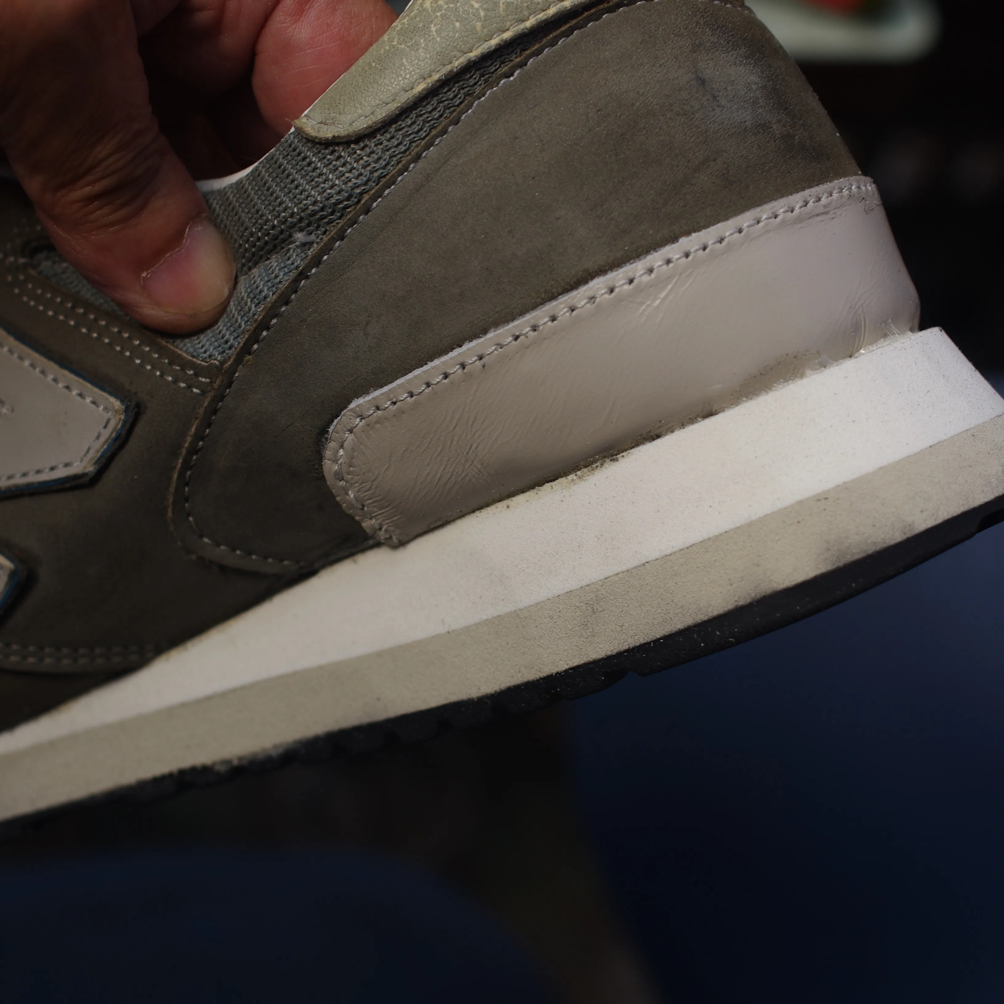【New Balance 1300 加水分解修理・ミッドソー...