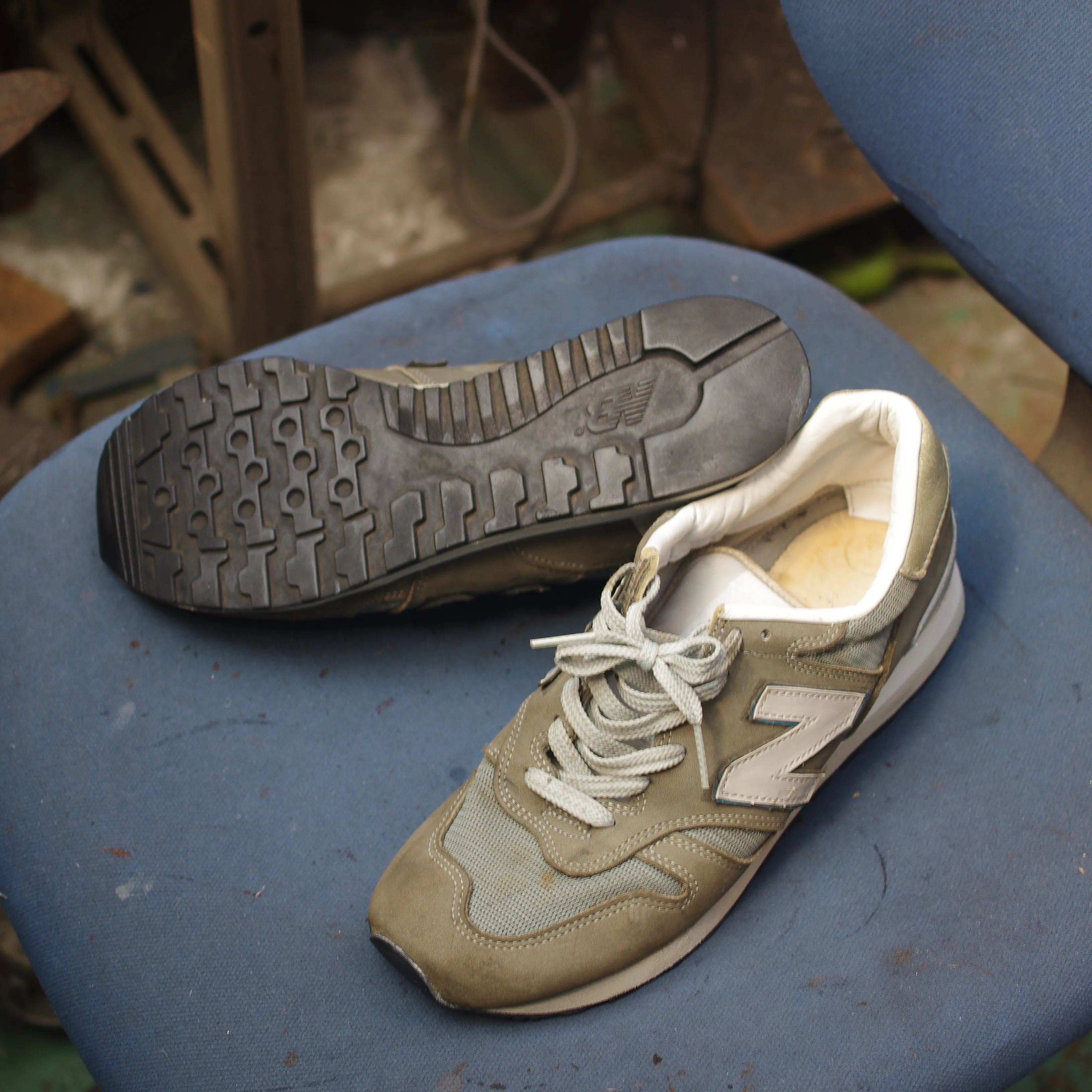 【New Balance 1300 加水分解修理・ミッドソー...
