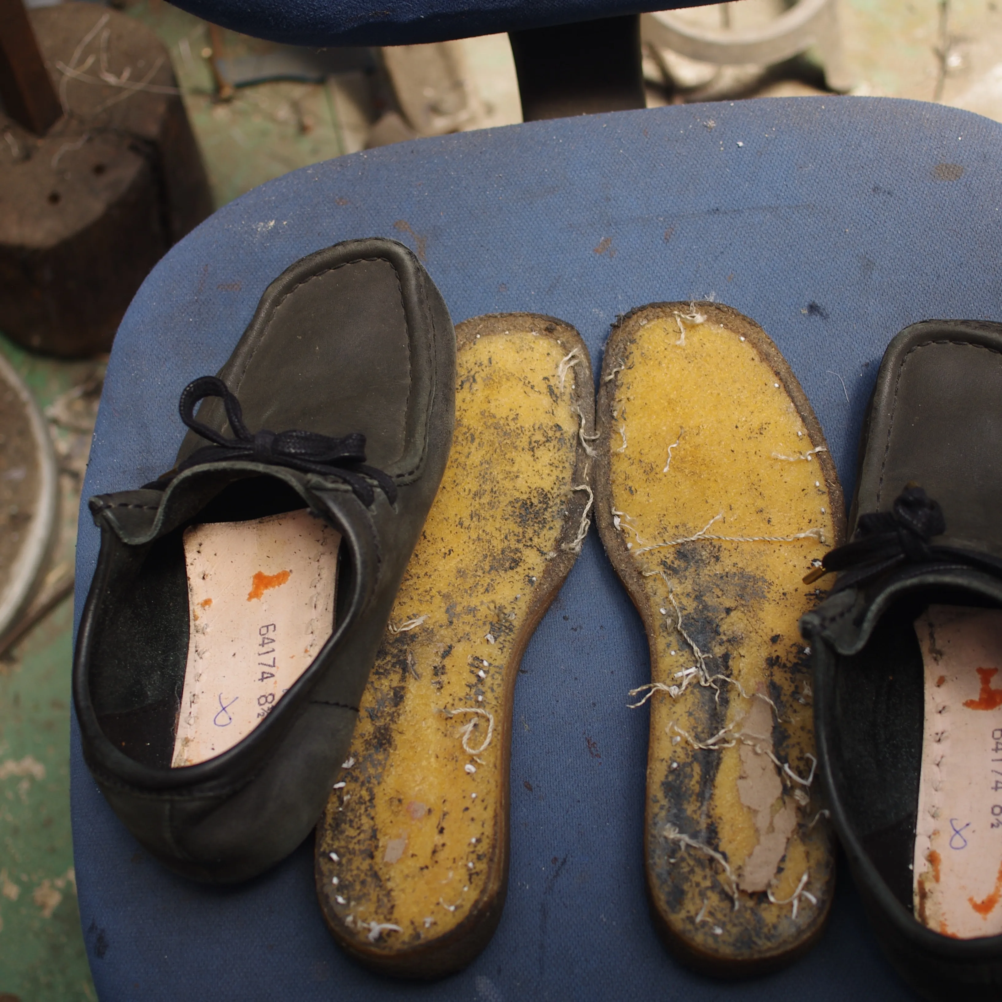 クラークス ワラビーブーツ|クレープソールをVibram20...