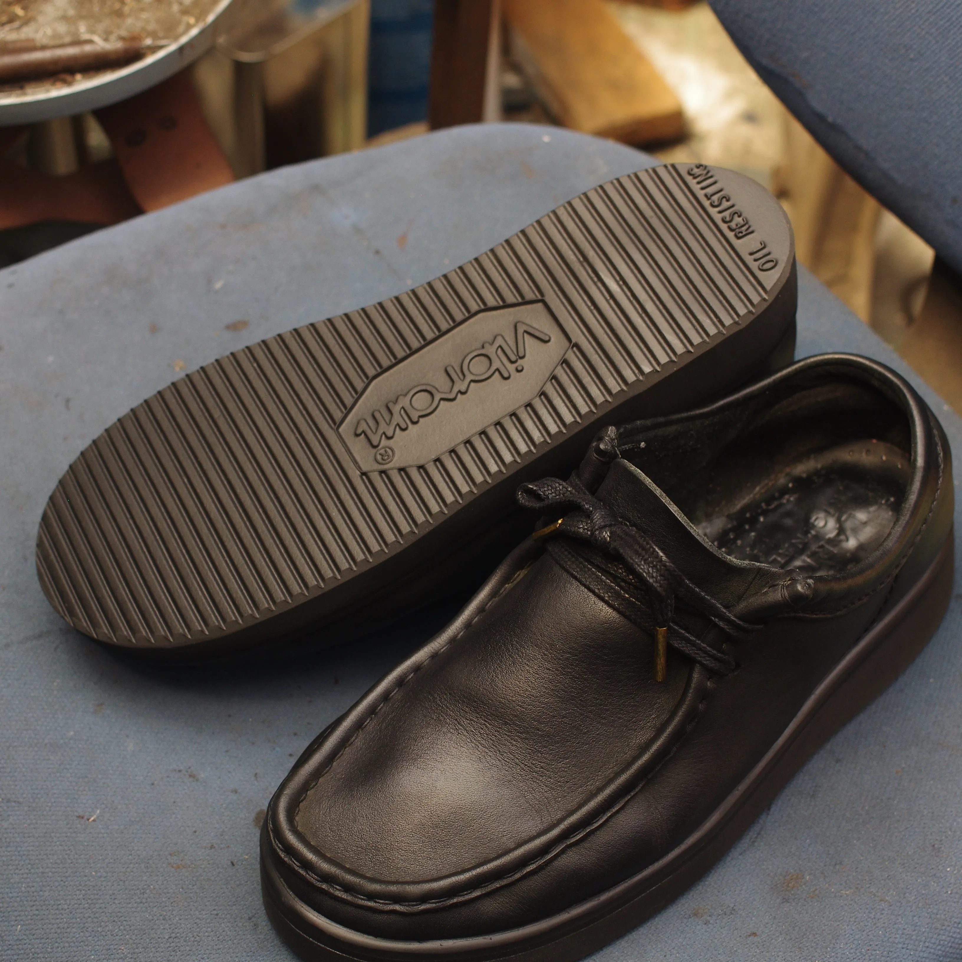 クラークス ワラビーブーツ|クレープソールをVibram20...
