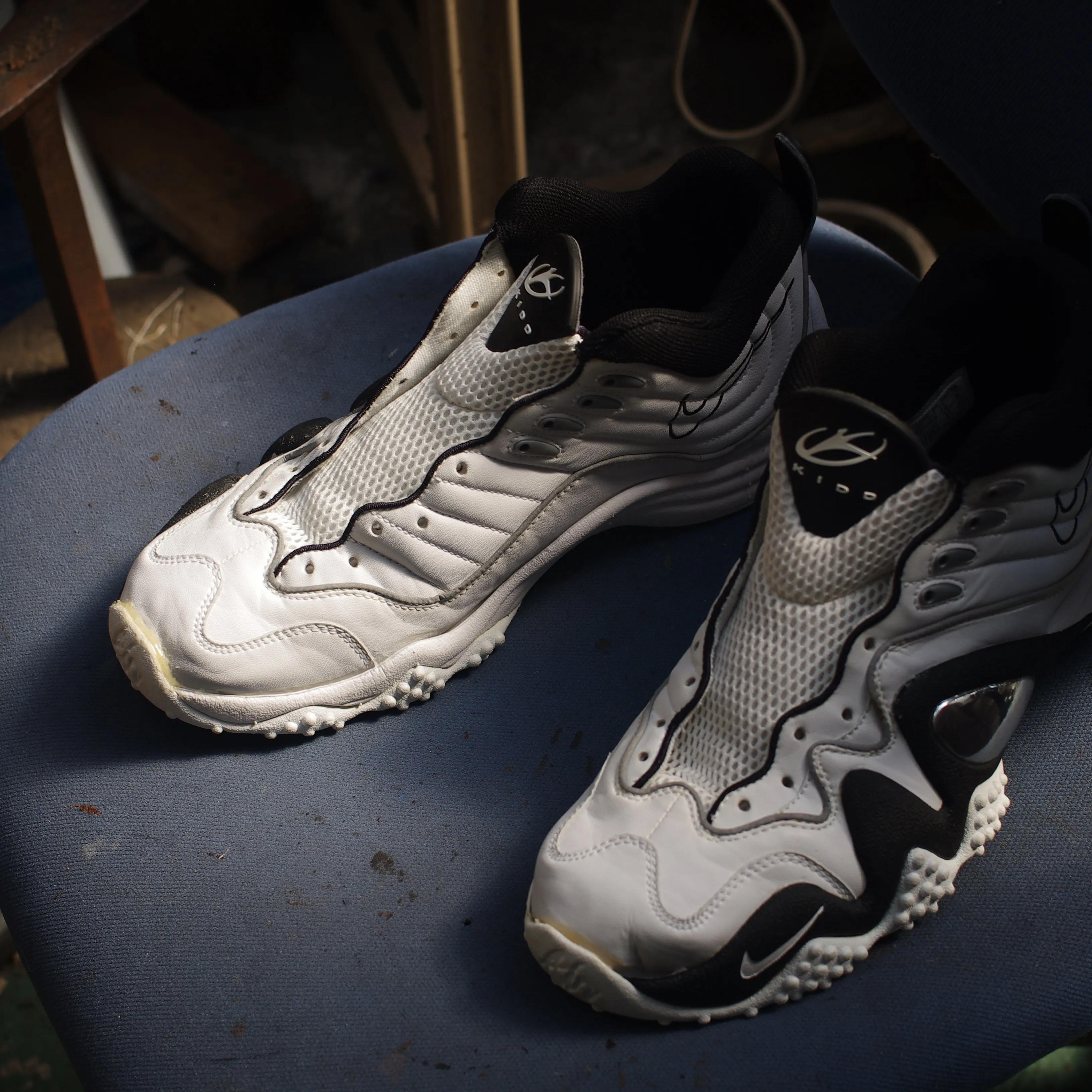 👟【NIKE エアズームフライト|ソール剥がれ修理】