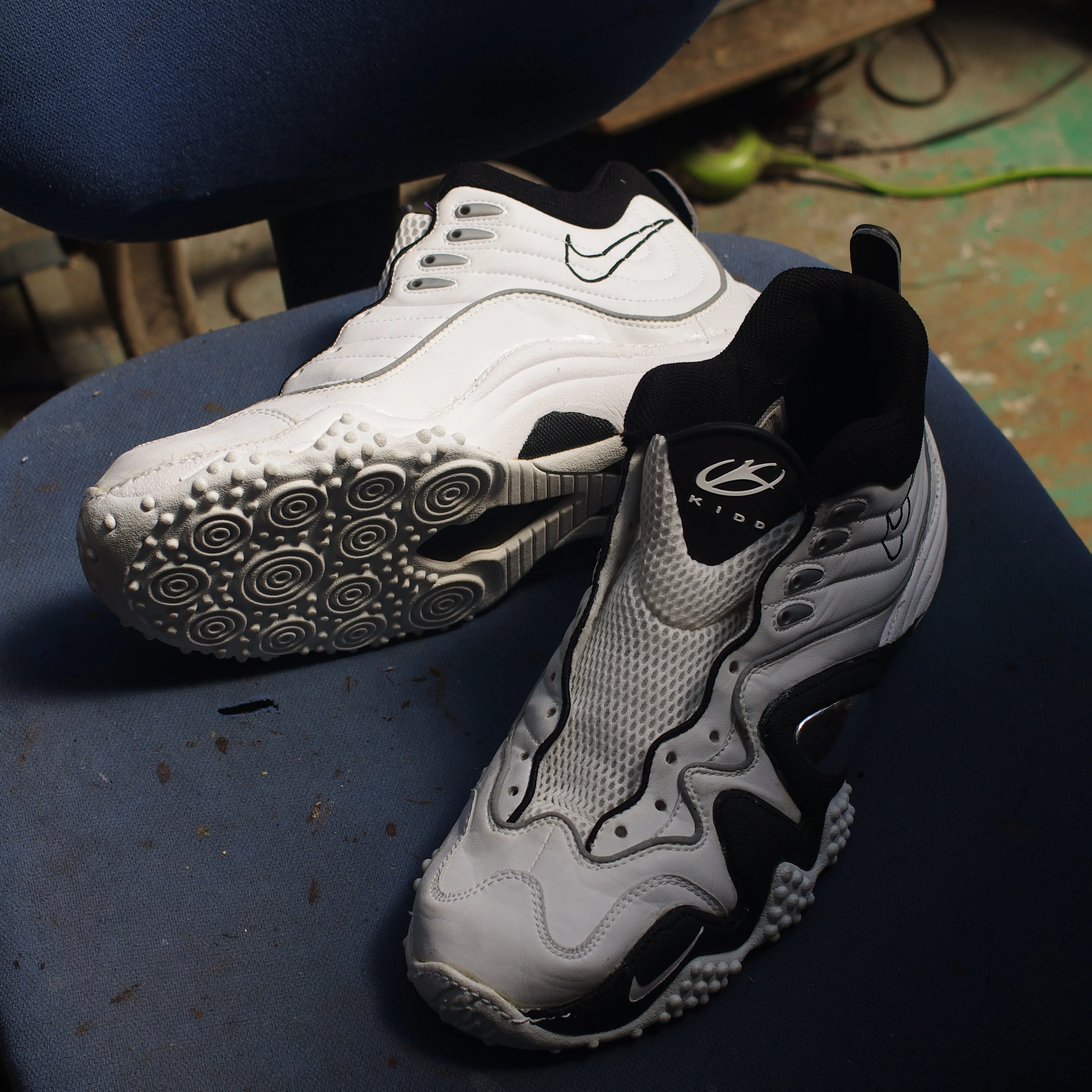 👟【NIKE エアズームフライト|ソール剥がれ修理】