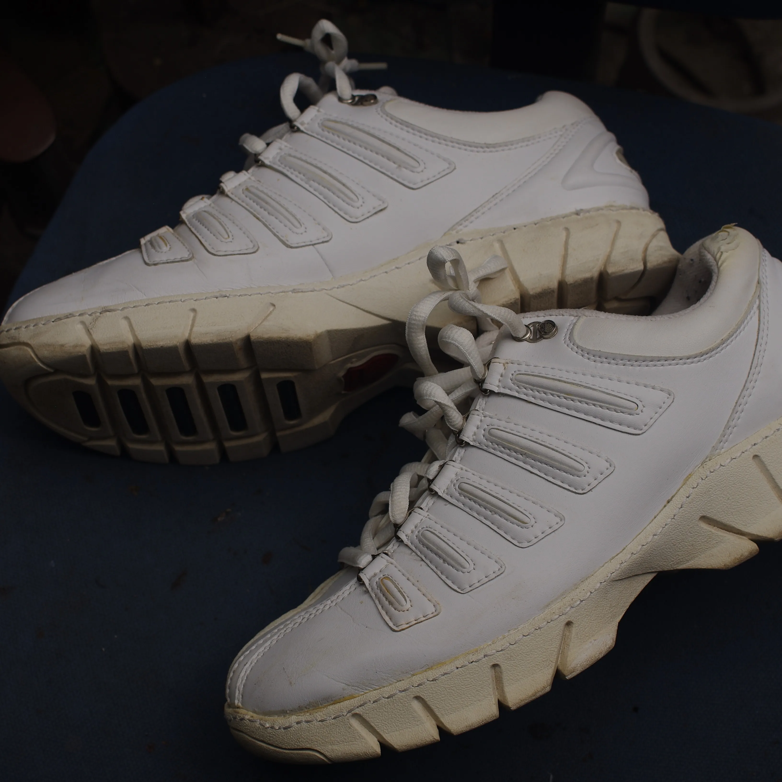【K-SWISS スニーカーのソール剥がれ・加水分解修理｜福...
