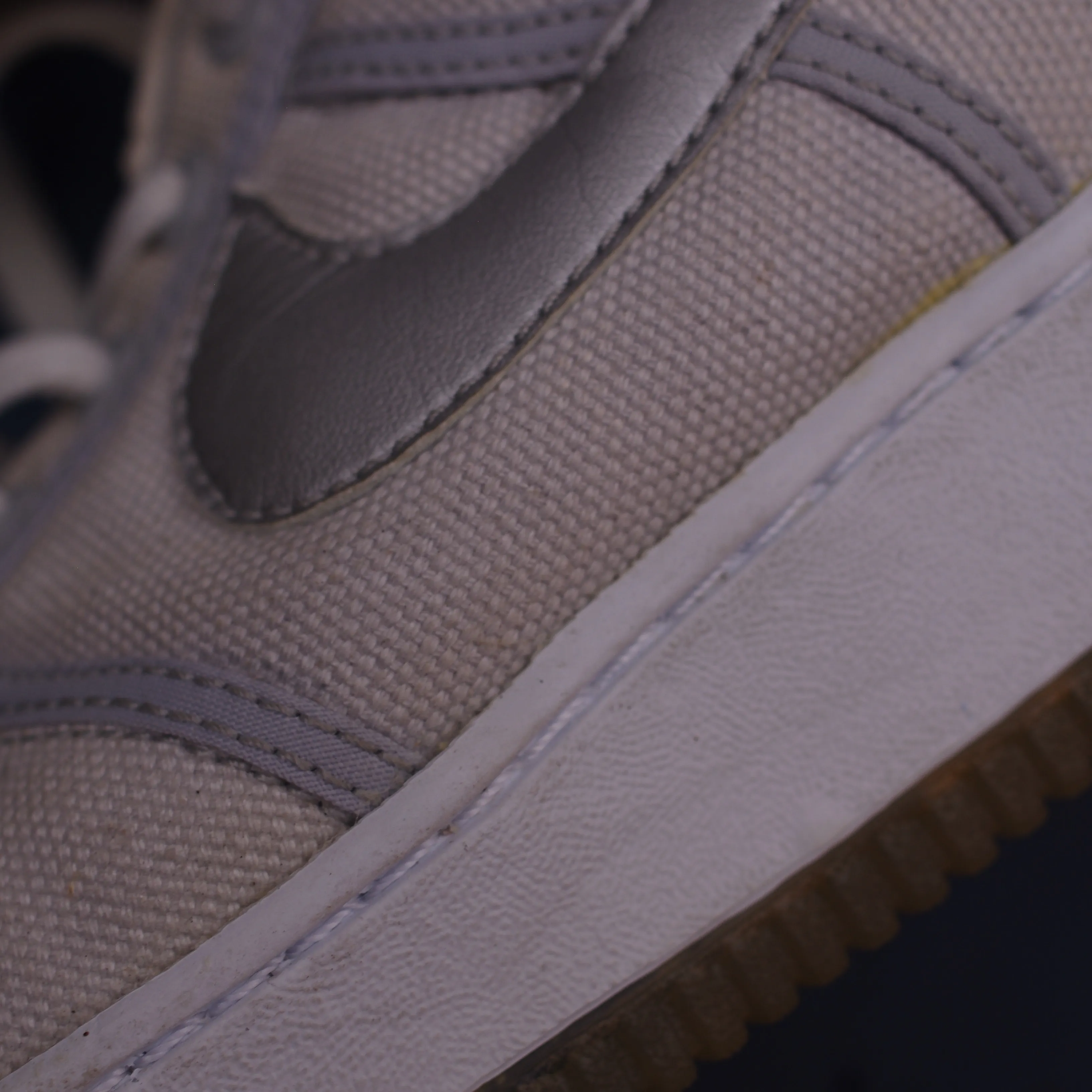 【NIKE エアフォース1|ソール内部クッションの加水分解修...