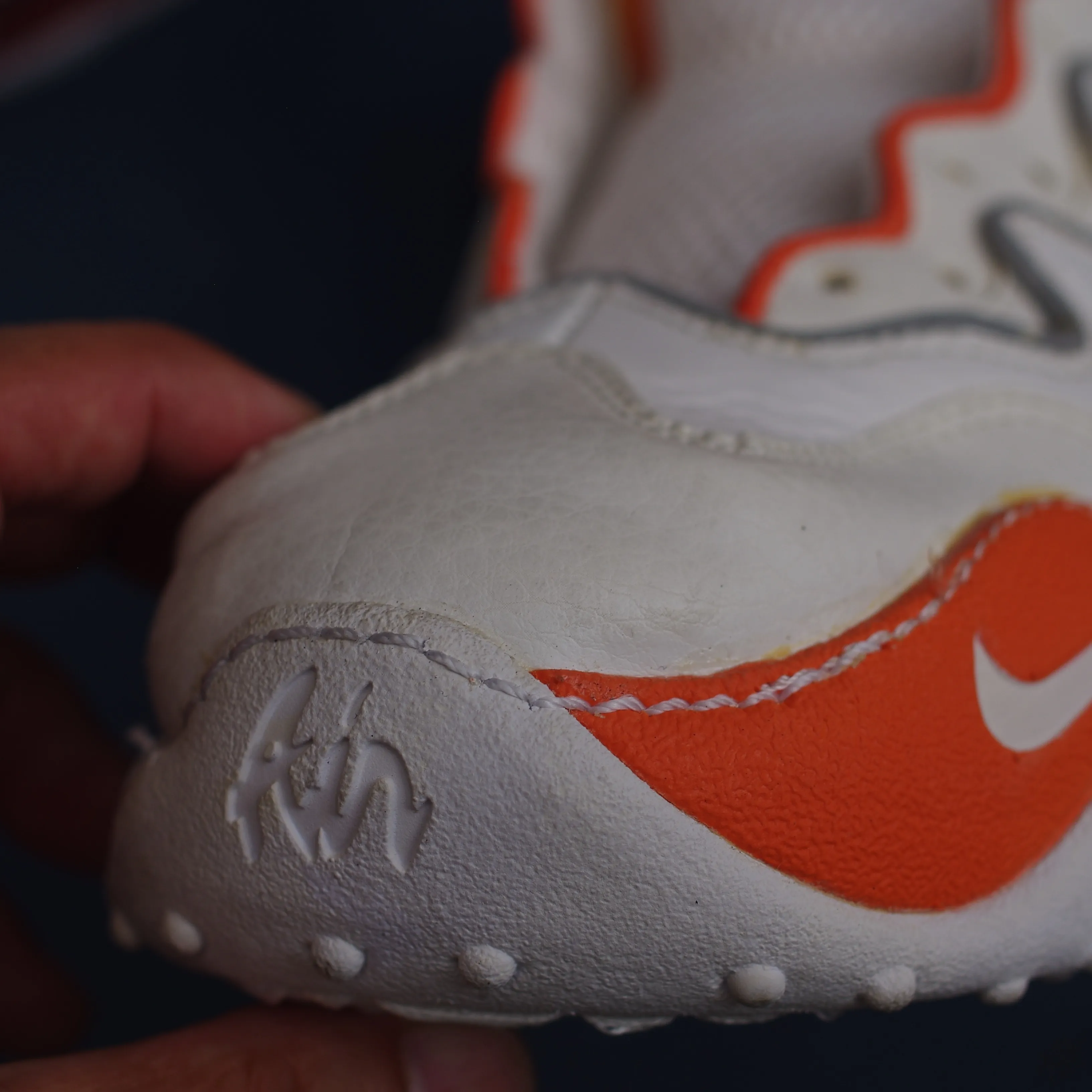 【NIKE エアズームアップテンポ｜ソール剥がれ修理】