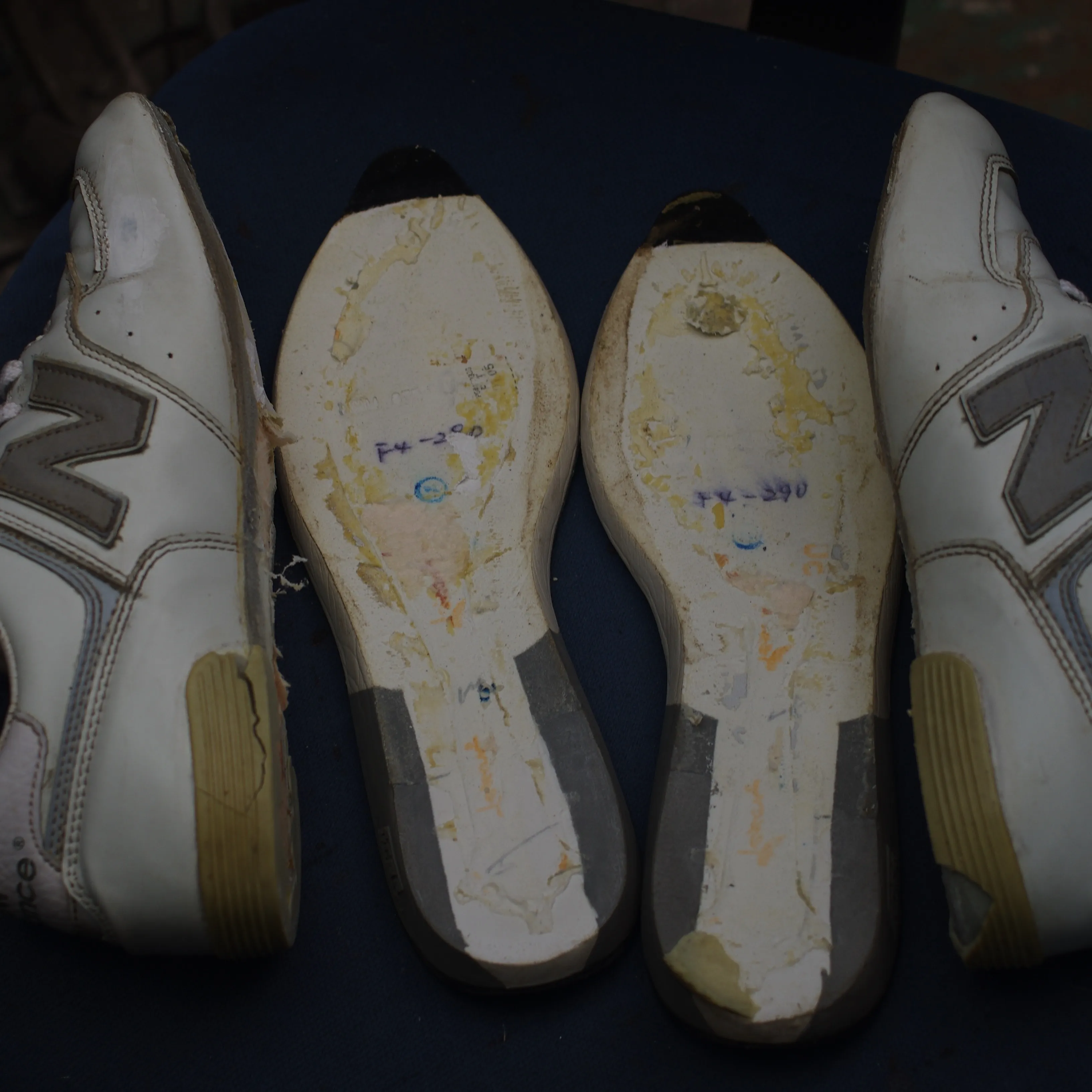 【東京都 H様|New Balance ヒールカップの加水分...