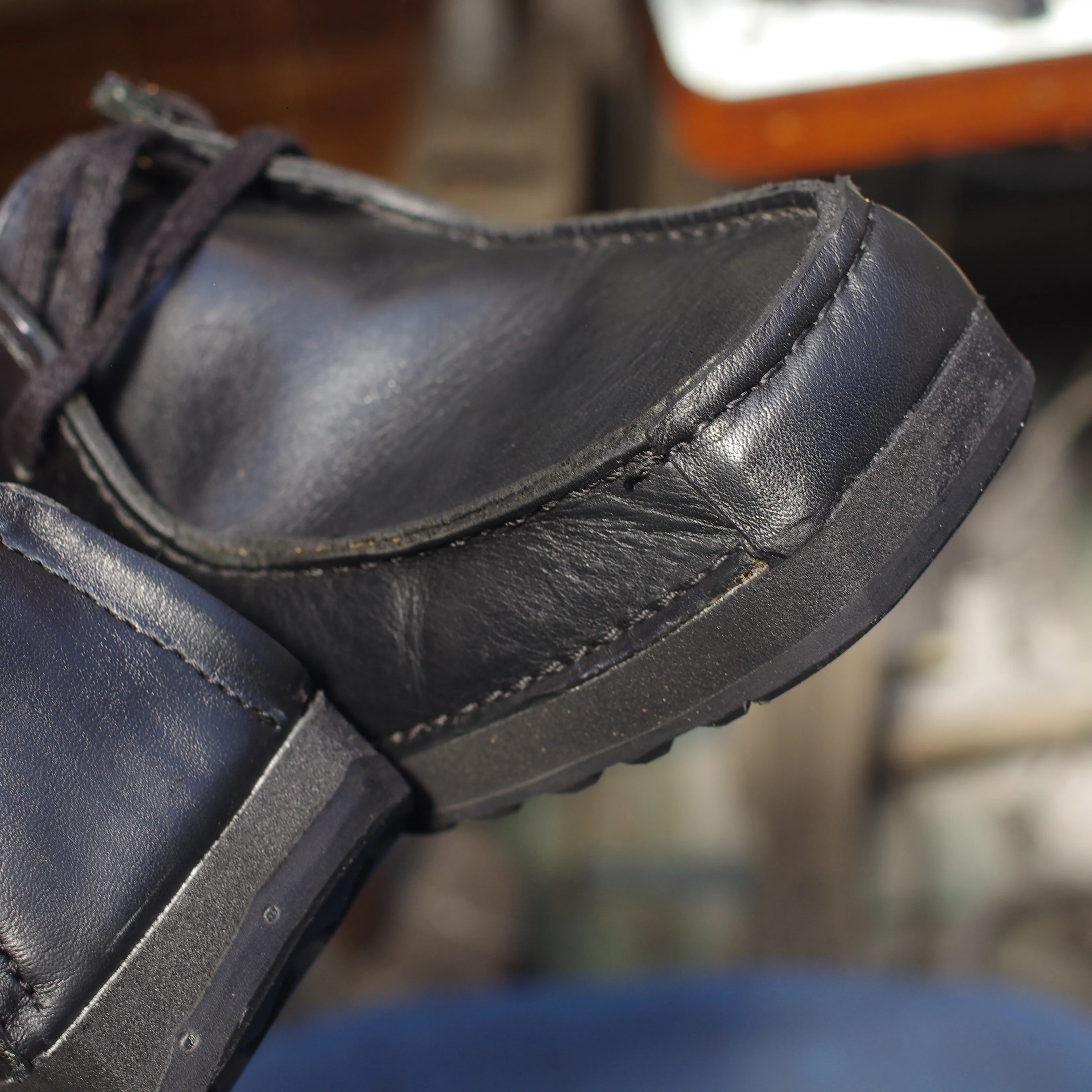 【Clarks ナタリー|ベタついた生ゴムソールを交換】