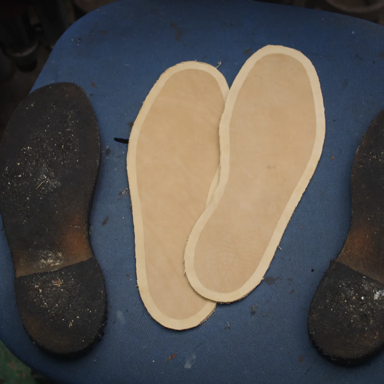 【Clarks デザートブーツのソール交換｜Vibram26...