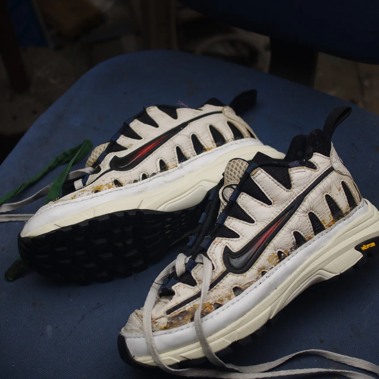 【NIKE NOMO MAX｜加水分解したソールの交換修理】