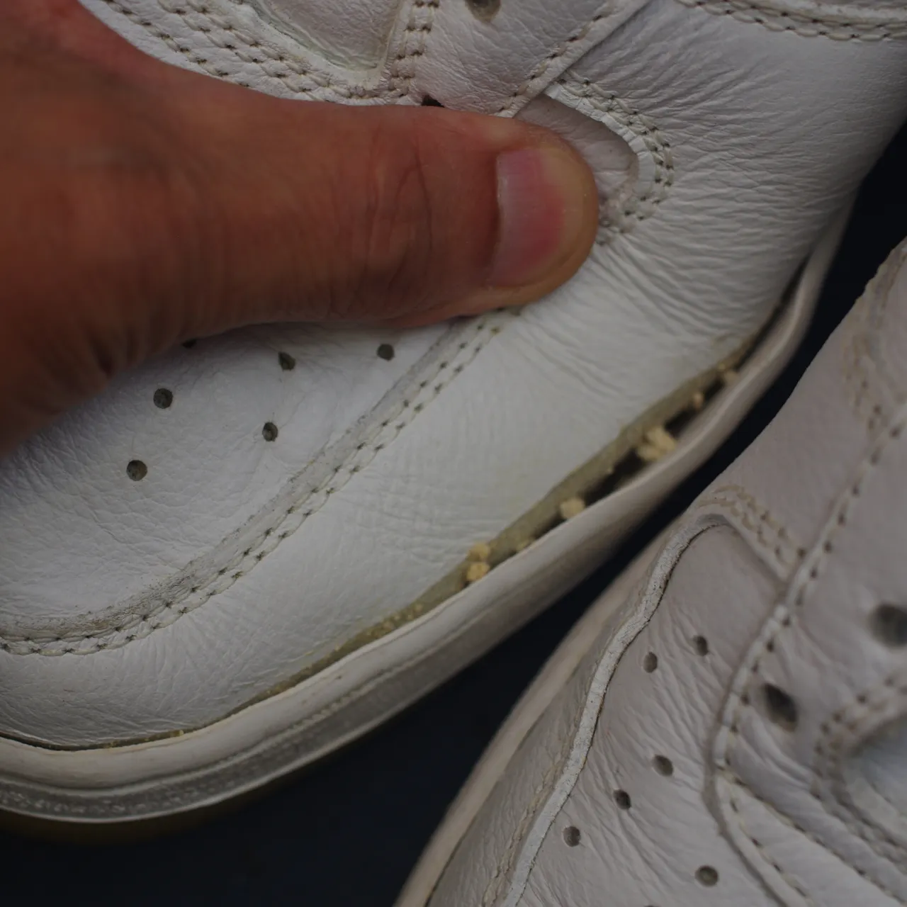👟【NIKE エアフォース1の加水分解修理｜ソール内部のクッ...