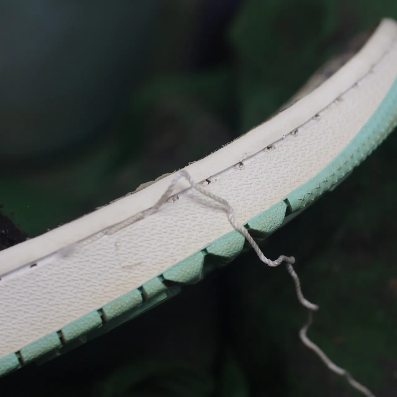 【NIKEゴルフシューズのソール剥がれ修理｜接着＋オパンケ縫...