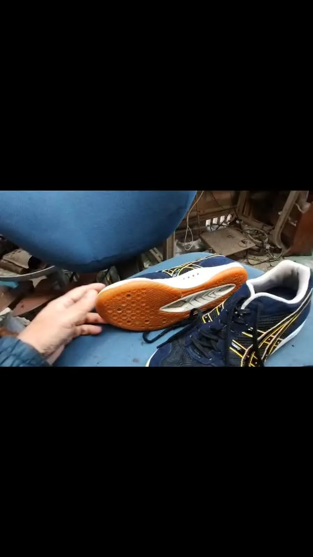 アシックス バレーボールシューズのソール張替えしました。