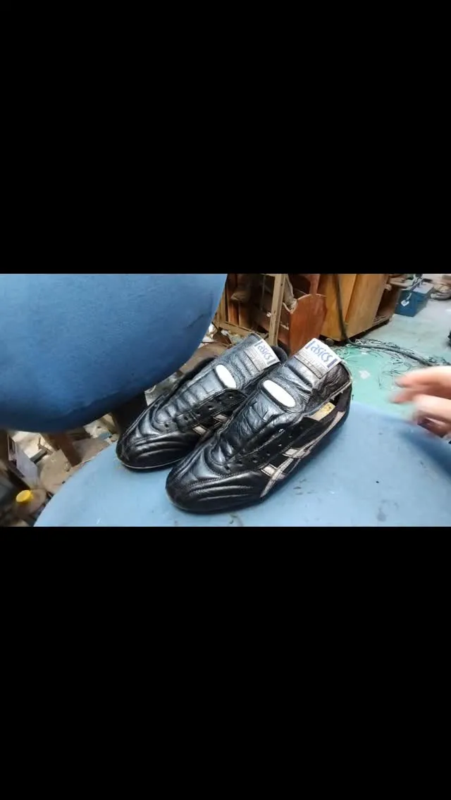 ASICSのサッカー⚽️ボールシューズ