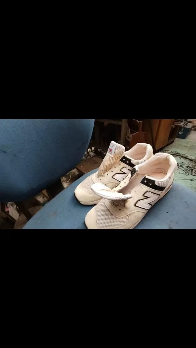 ニューバランス576のシュータンのスポンジが劣化しカスカスに...