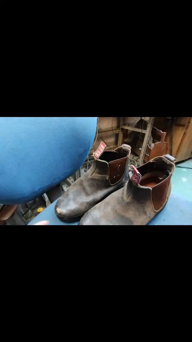 Rossiのサイドゴアブーツです。