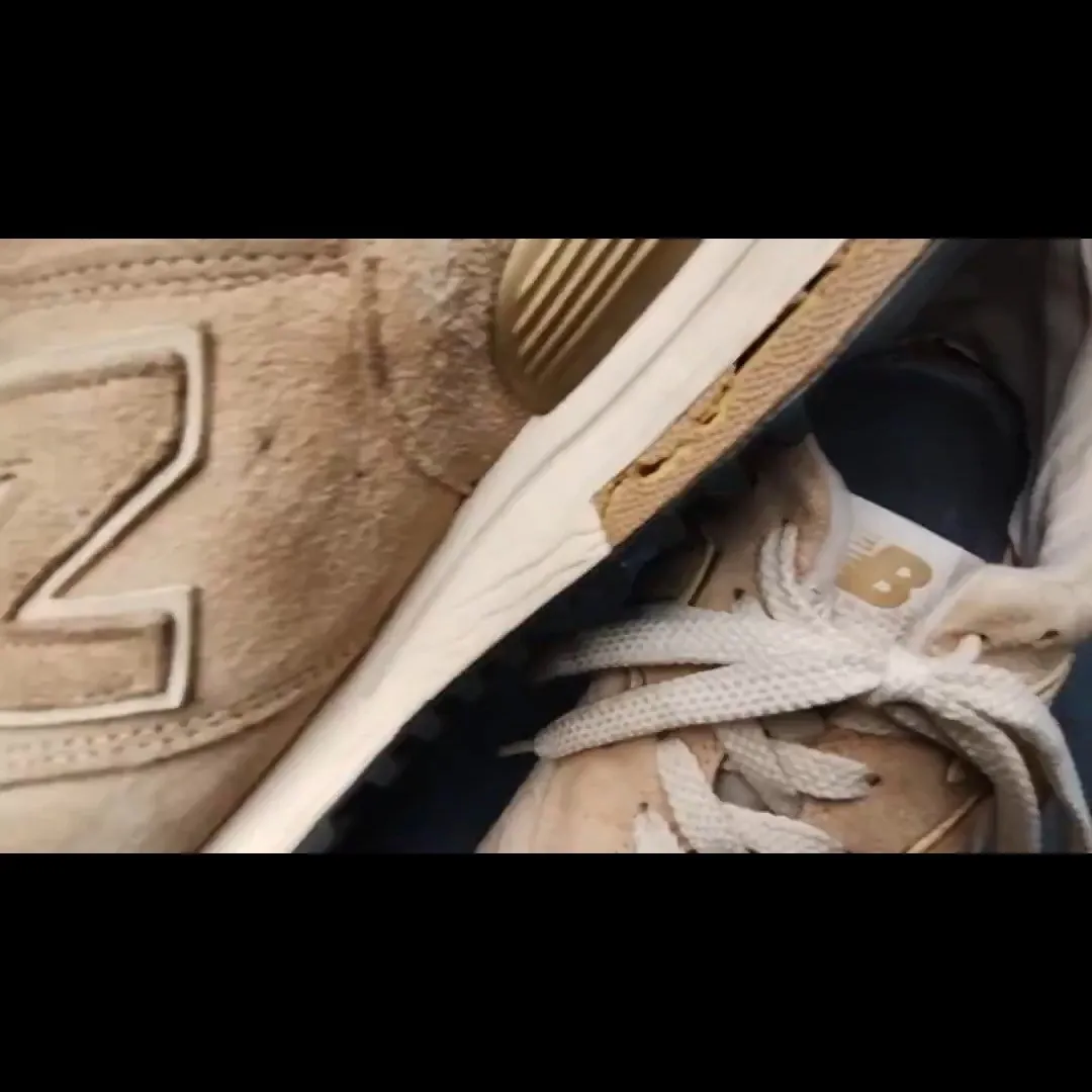 大好きなニューバランス1400が、ソールのポリウレタン部分が...