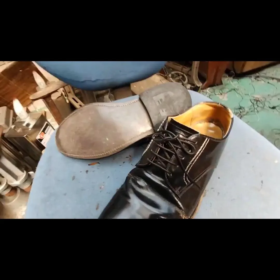 お気に入りのREGAL紳士革靴が亀裂でお困りですか？🔧✨ 靴...