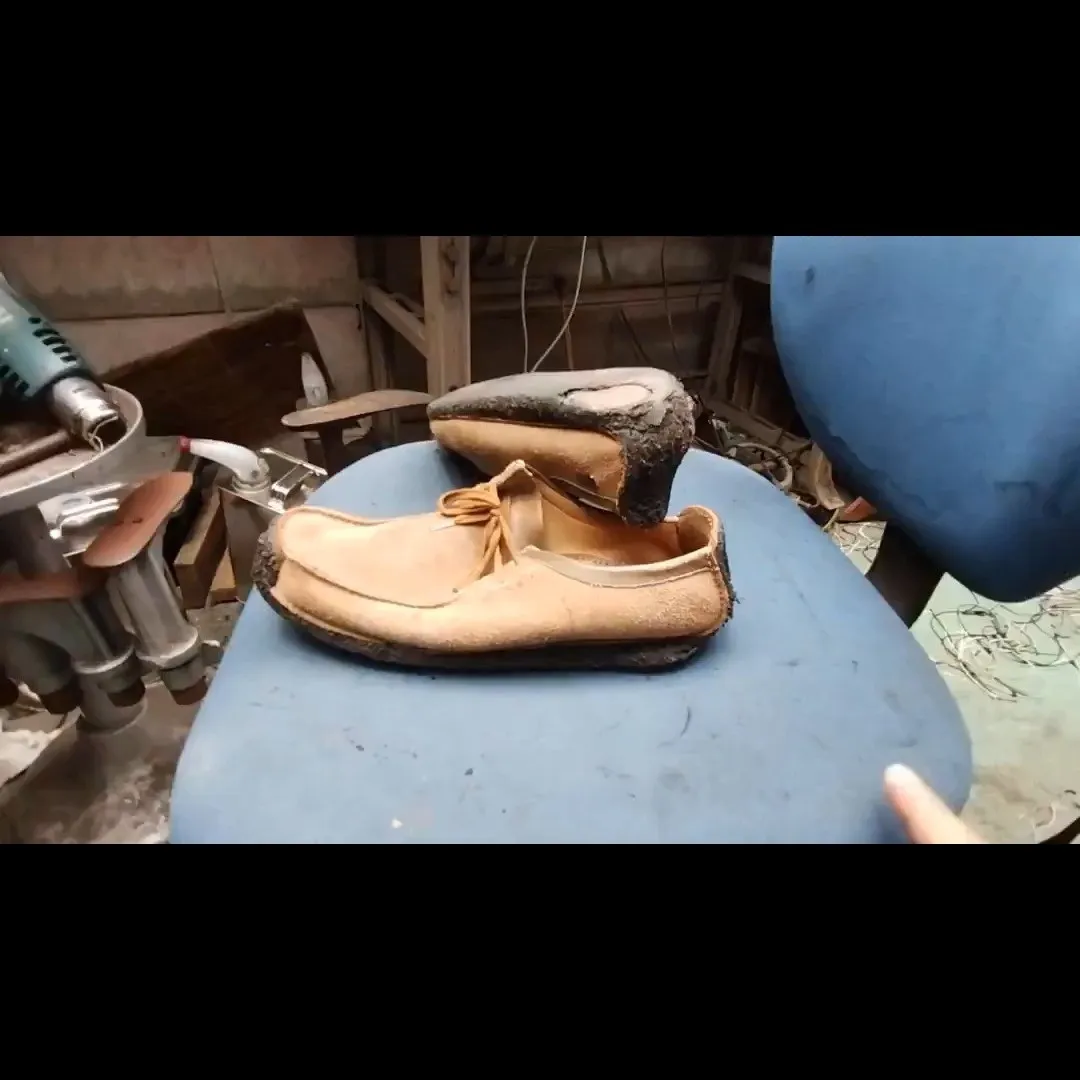 クラークスのナタリー、愛用していたらソールに穴が空いちゃった...