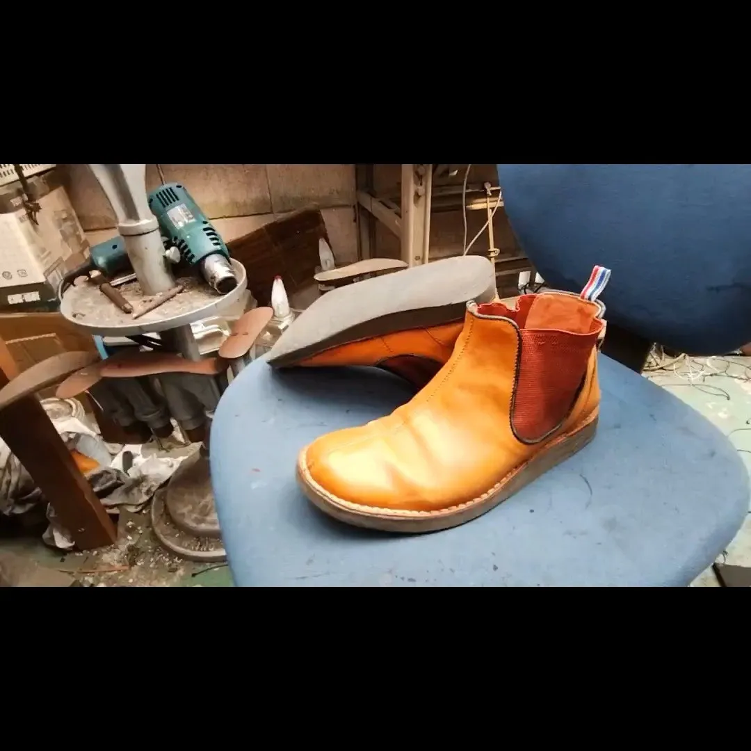 👞✨新しい命を吹き込む靴修理の魔法！今日もcastelbaj...