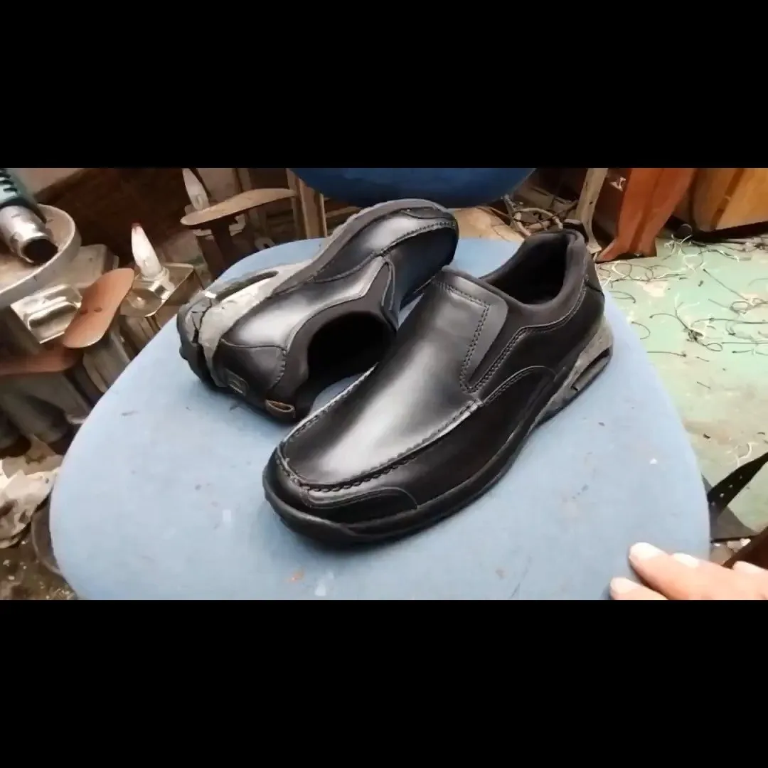 👟💡 皆さん、こんにちは！今日の修理事例をご紹介します✨コー...