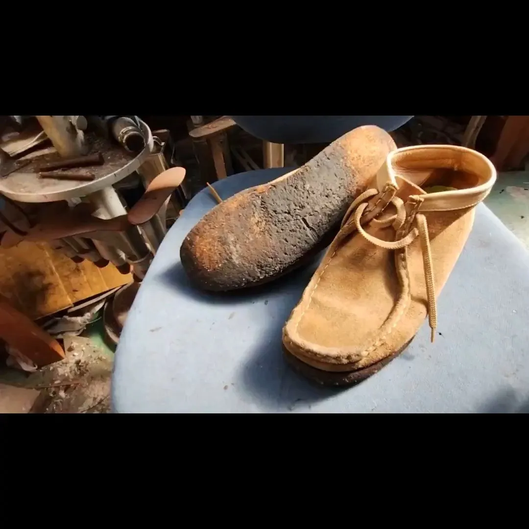 👞✨【Clarks ワラビーブーツ ソール交換修理】✨👞