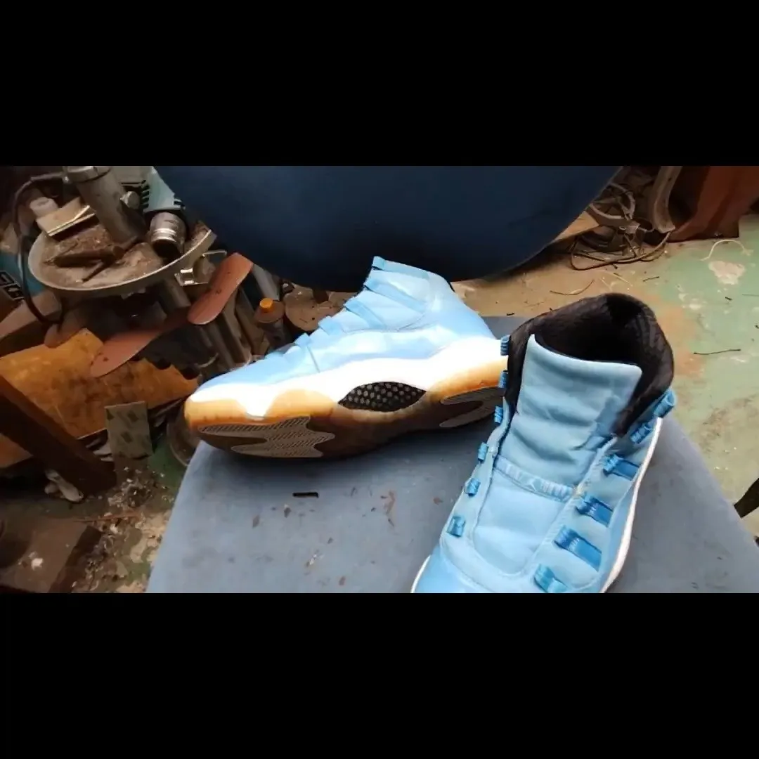 👟🔥【NIKE Air Jordan 11 ソール剥がれ修理...